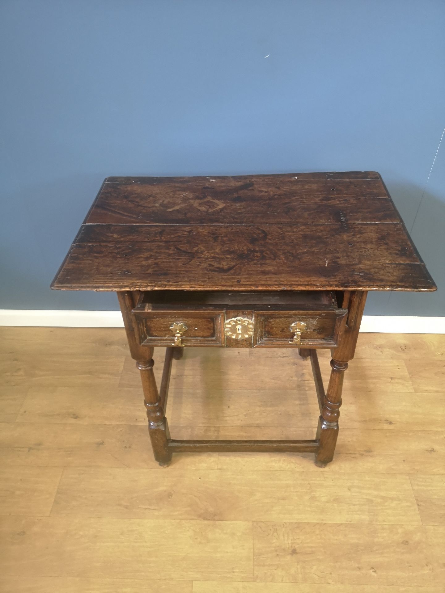 18th century oak side table - Image 6 of 6