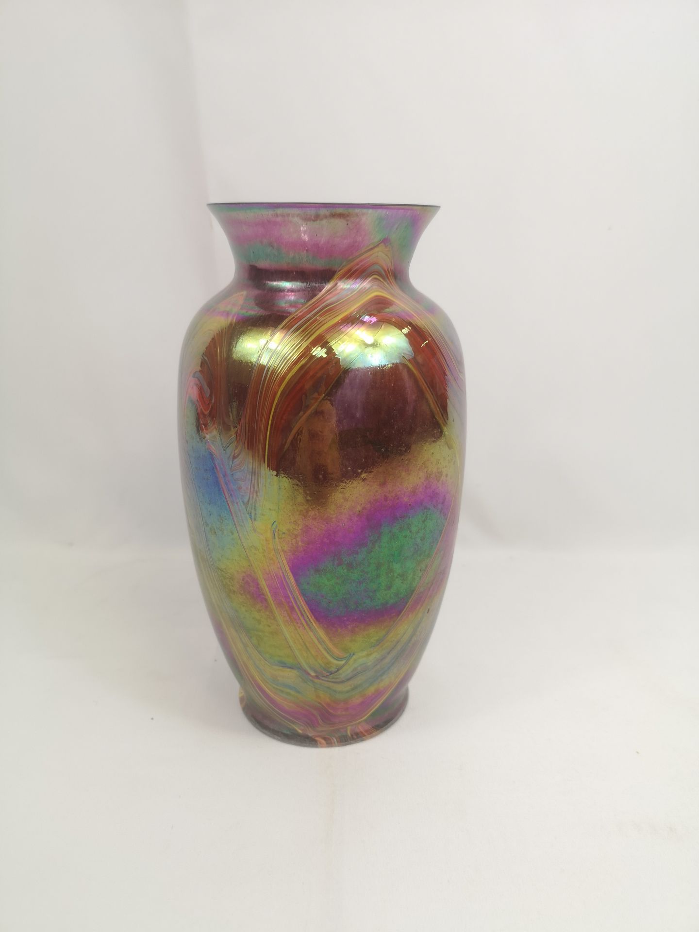 Iridescent glass vase - Image 2 of 4