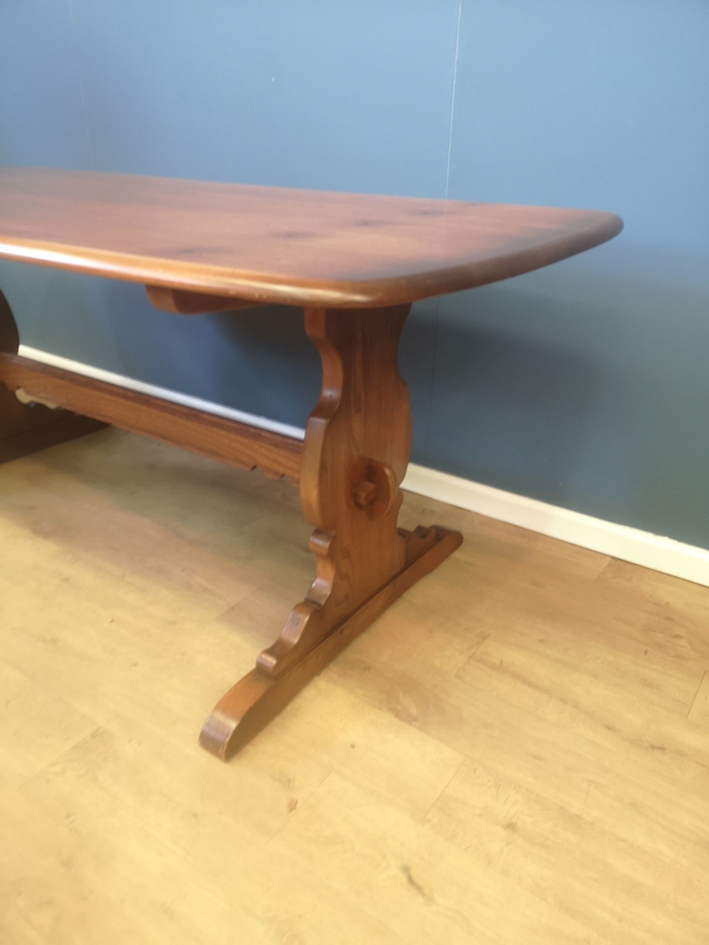 Ercol farmhouse style dining table - Image 3 of 4