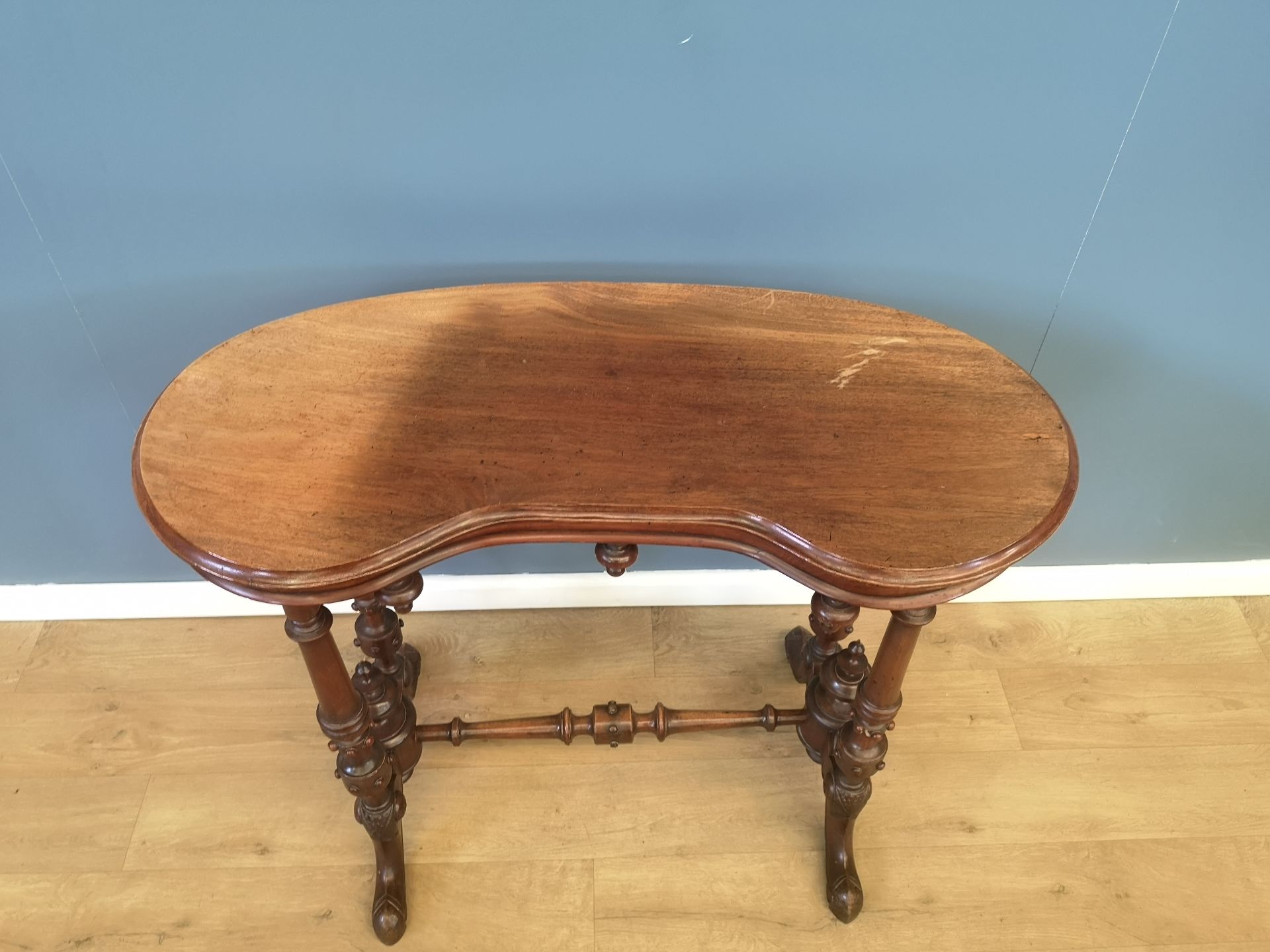 Victorian mahogany kidney shaped table - Image 2 of 5