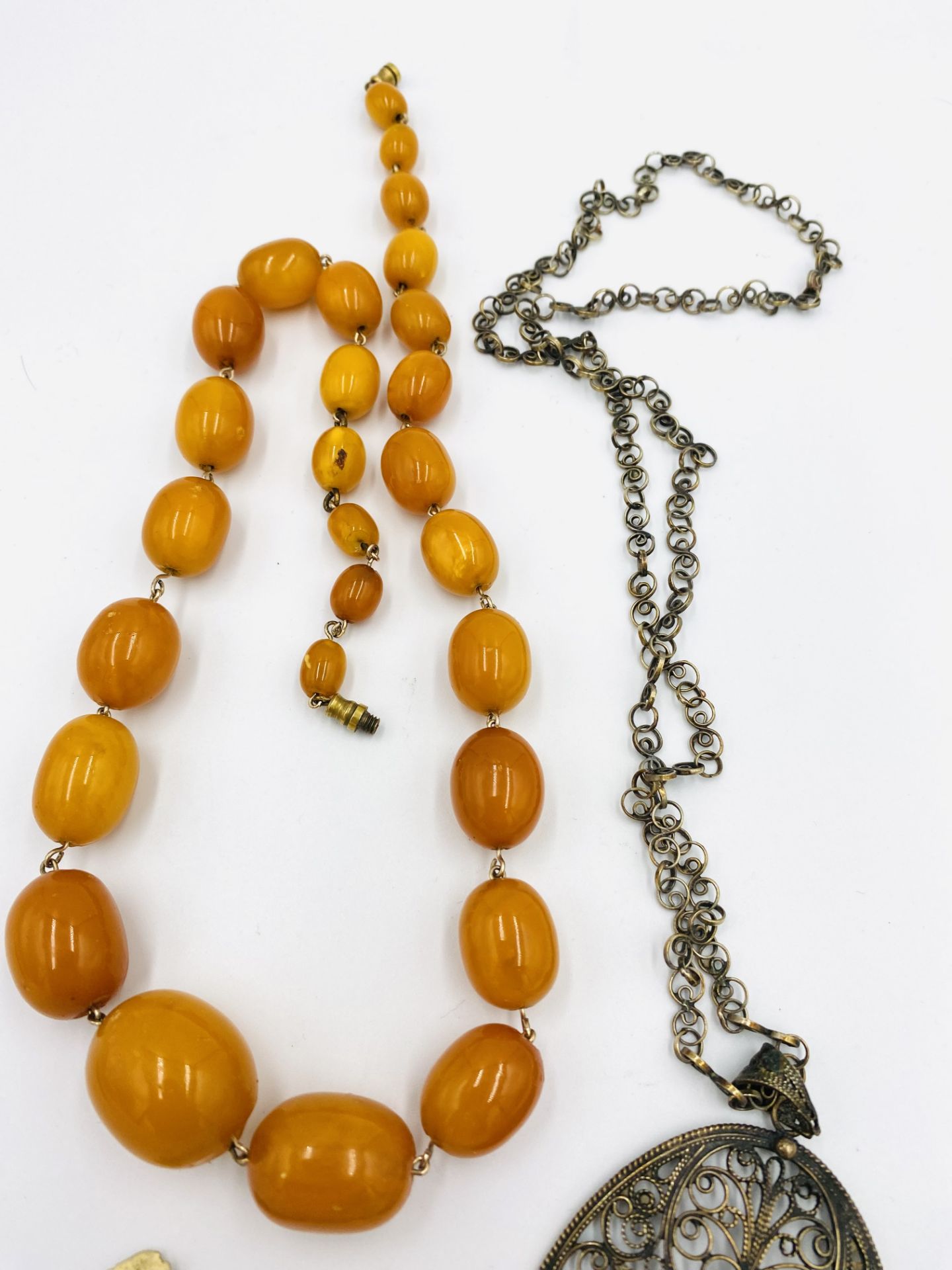 Amber bead necklace; filigree pendant necklace and a child's charm bracelet - Image 3 of 4