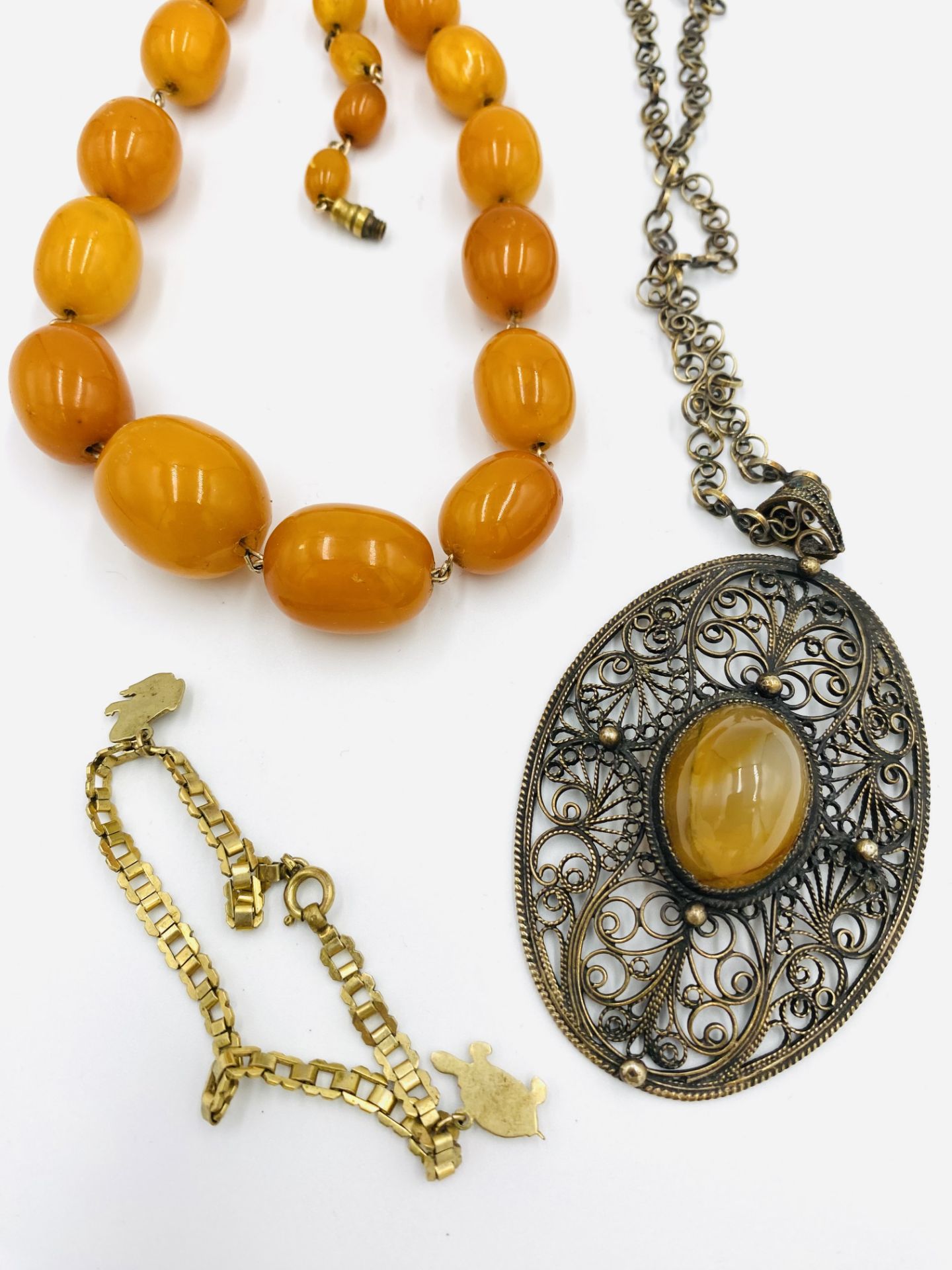 Amber bead necklace; filigree pendant necklace and a child's charm bracelet - Image 2 of 4