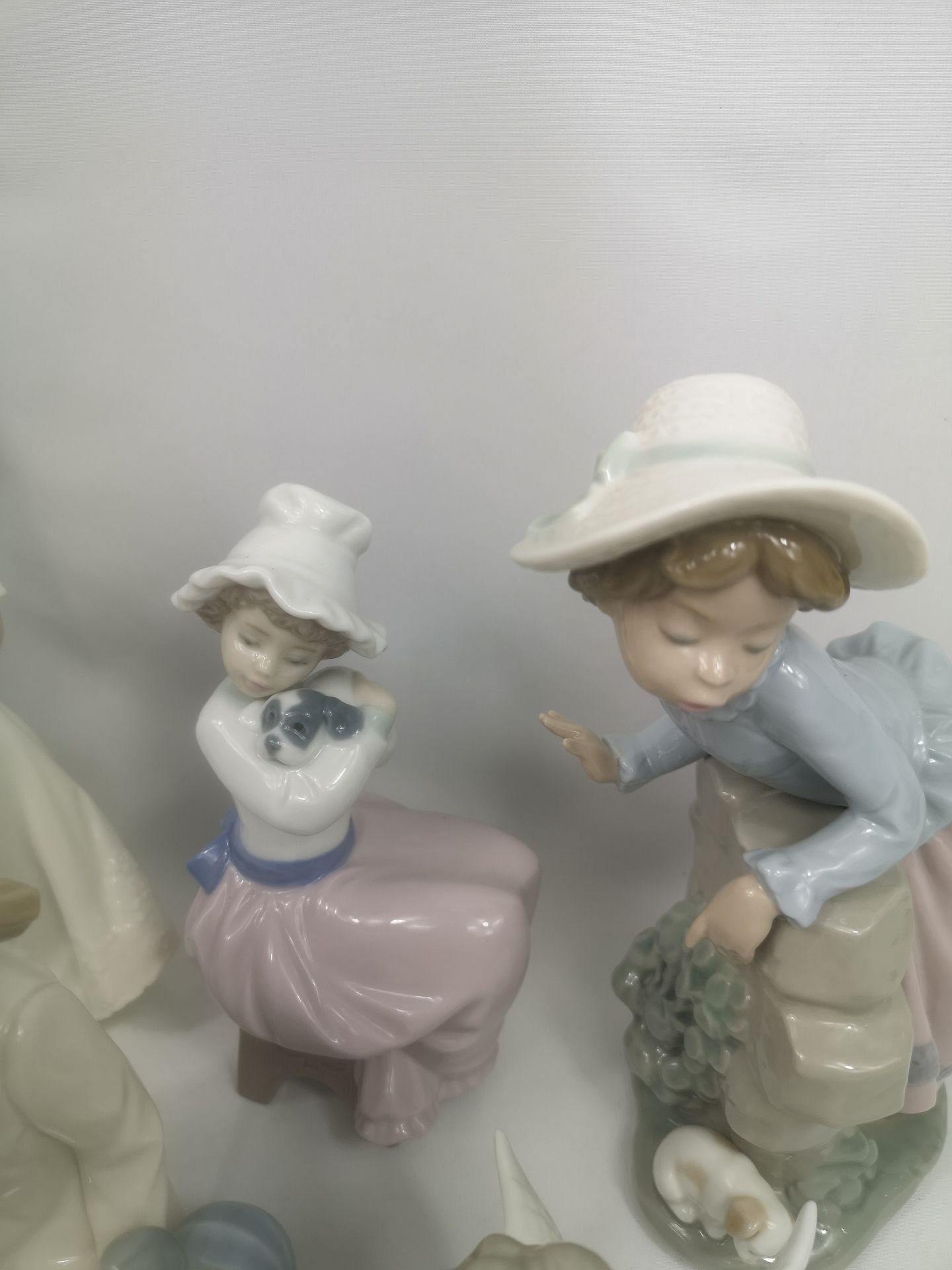 Seven Nao figurines - Image 4 of 7