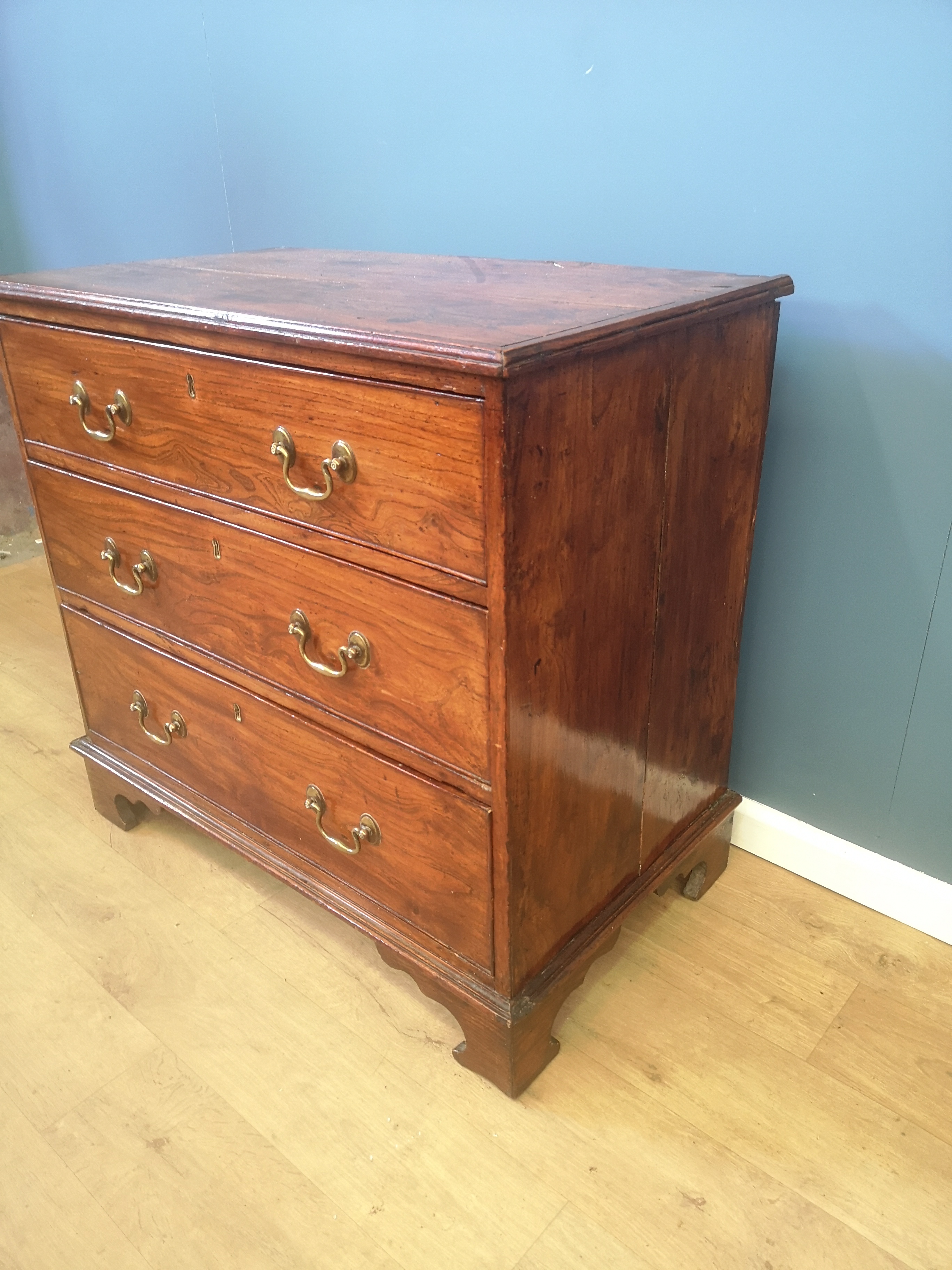 Georgian elm chest of drawers - Image 3 of 6