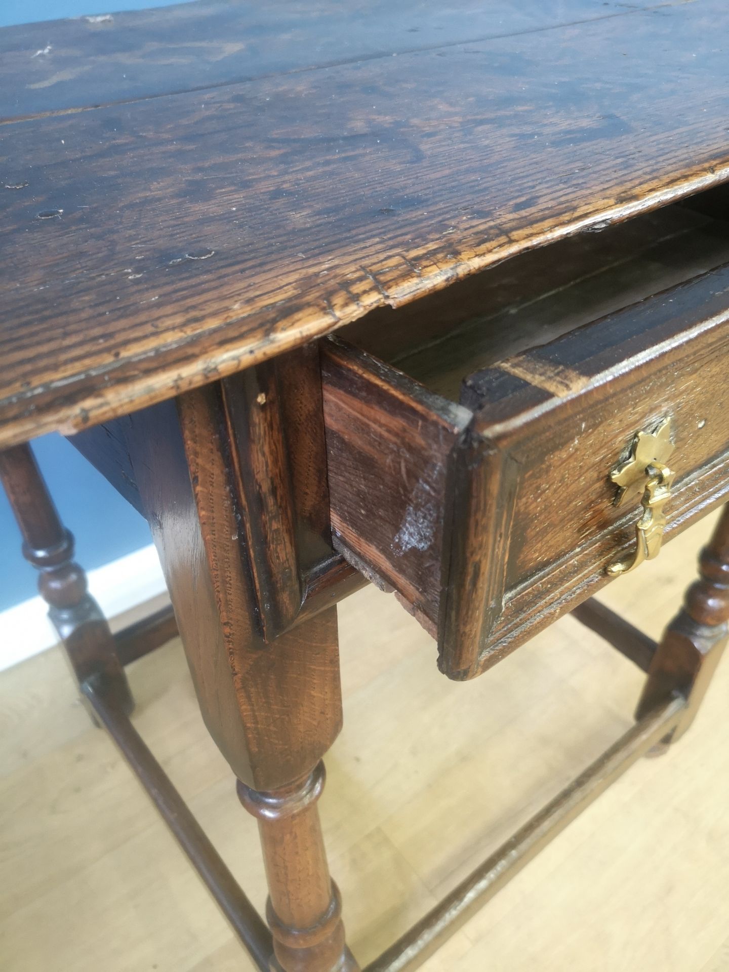 18th century oak side table - Image 5 of 6