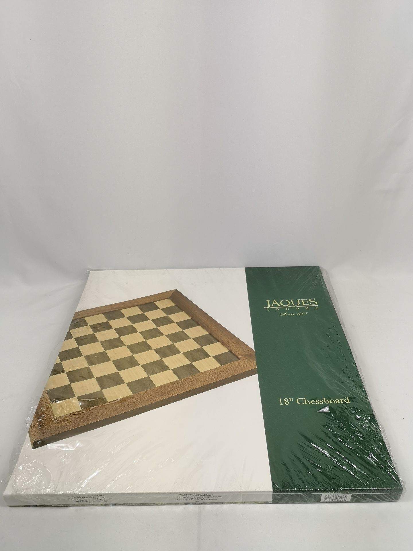 Jacques 18" walnut & sycamore chess board - Image 4 of 4