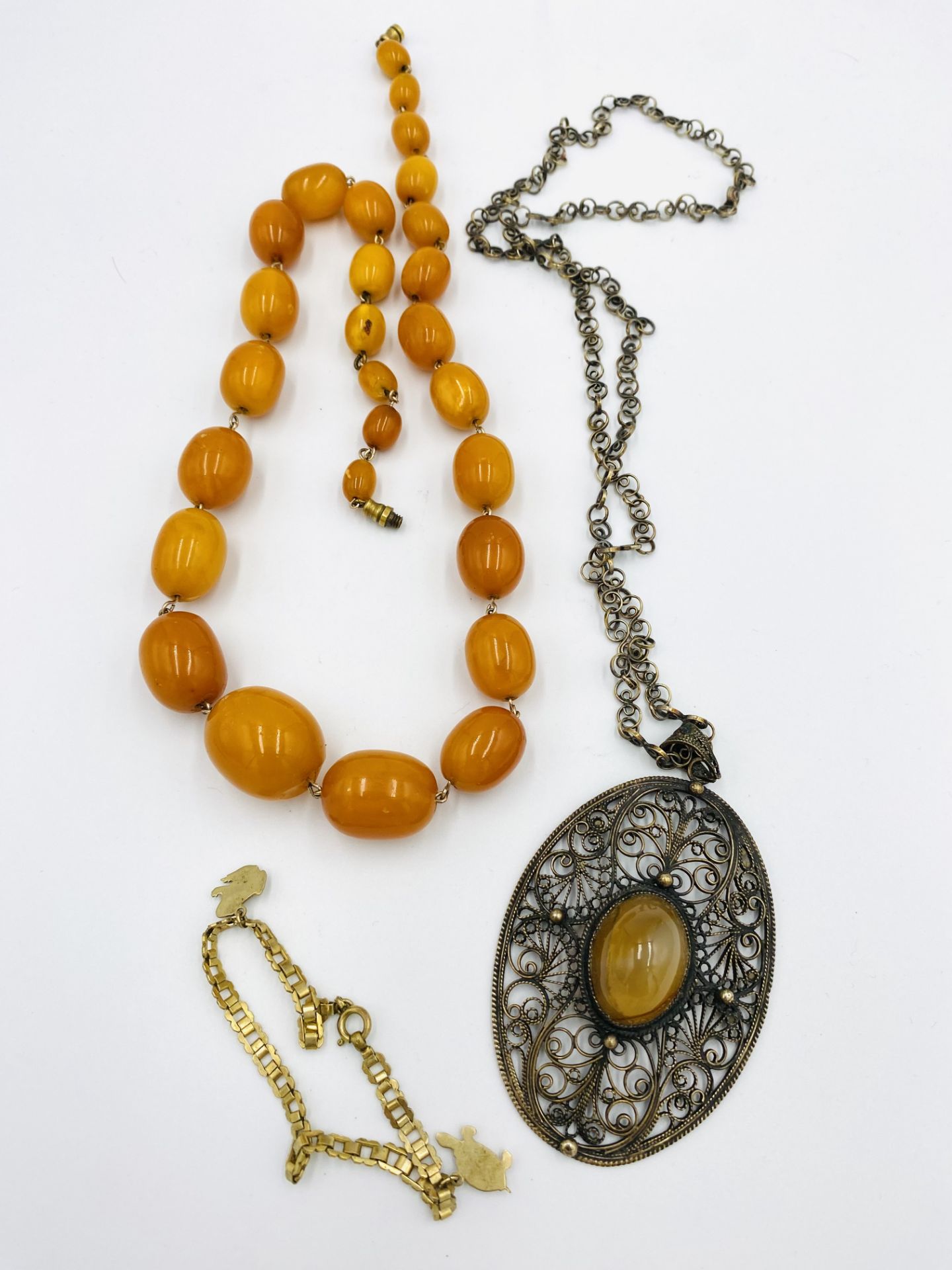 Amber bead necklace; filigree pendant necklace and a child's charm bracelet - Image 4 of 4