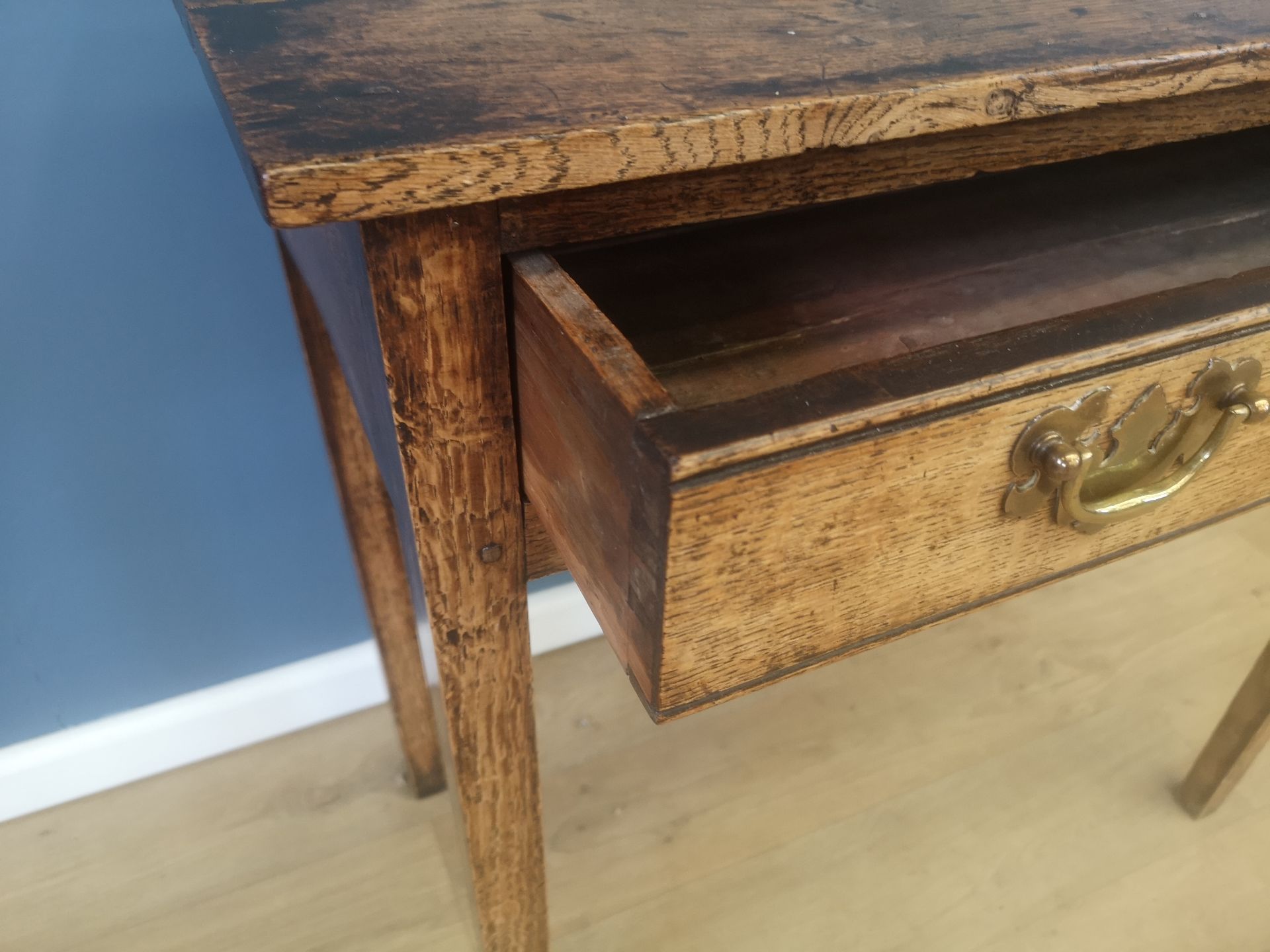18th century oak side table - Image 3 of 6