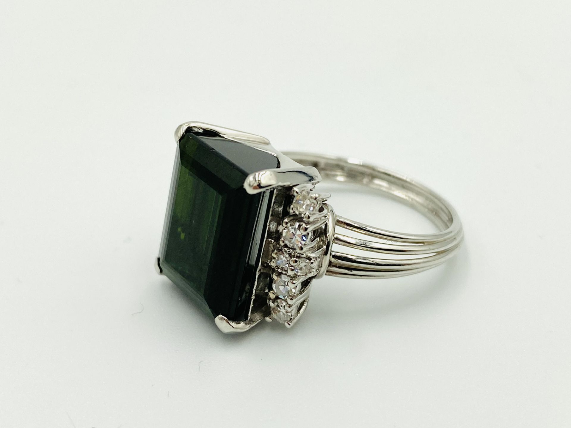 18ct white gold, tourmaline and diamond ring - Image 2 of 5