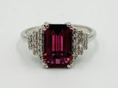 18ct white gold, tourmaline and diamond ring