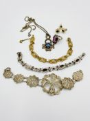 Quantity of costume jewellery