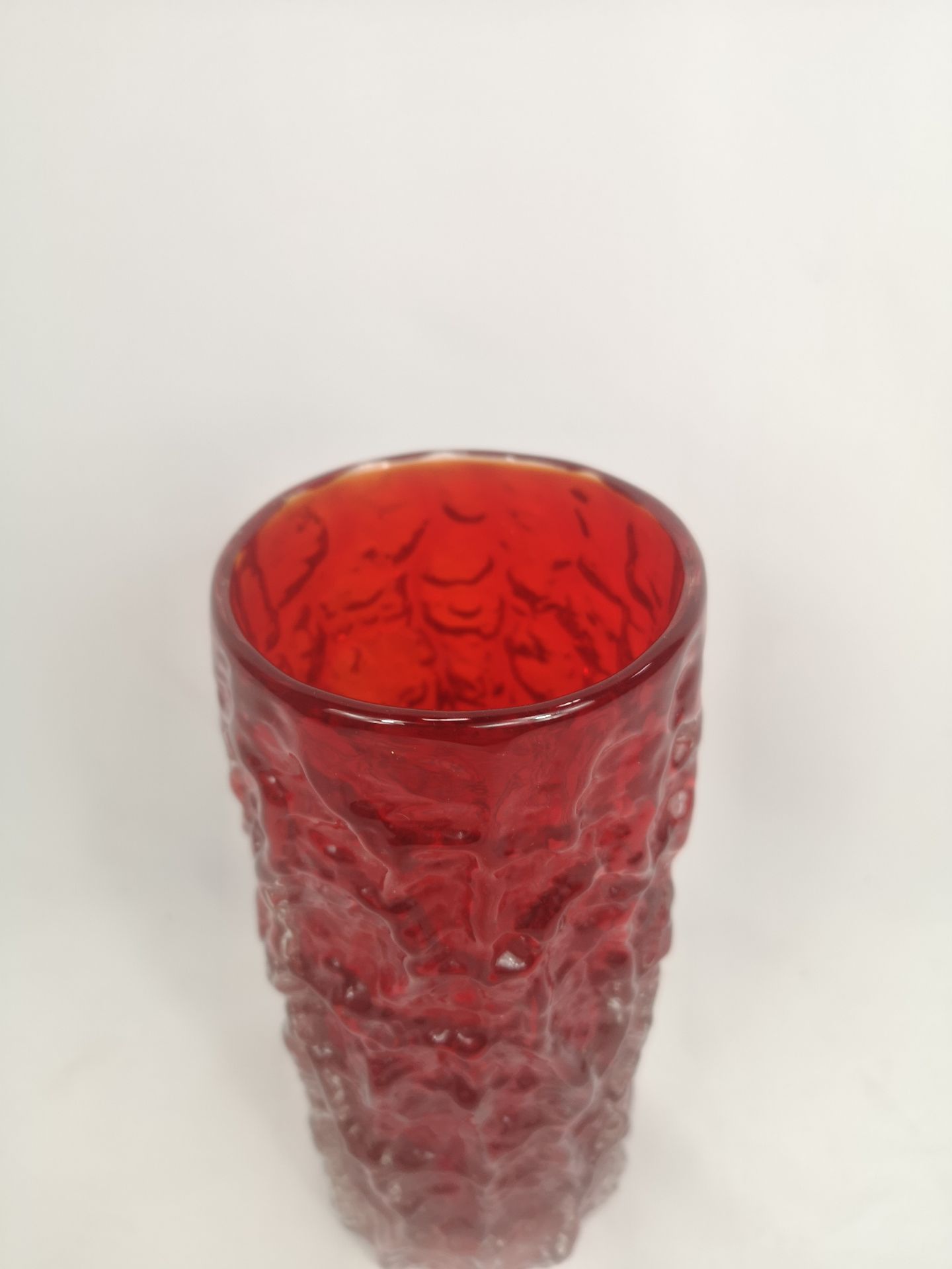 Whitefriars style red bark vase - Image 3 of 4