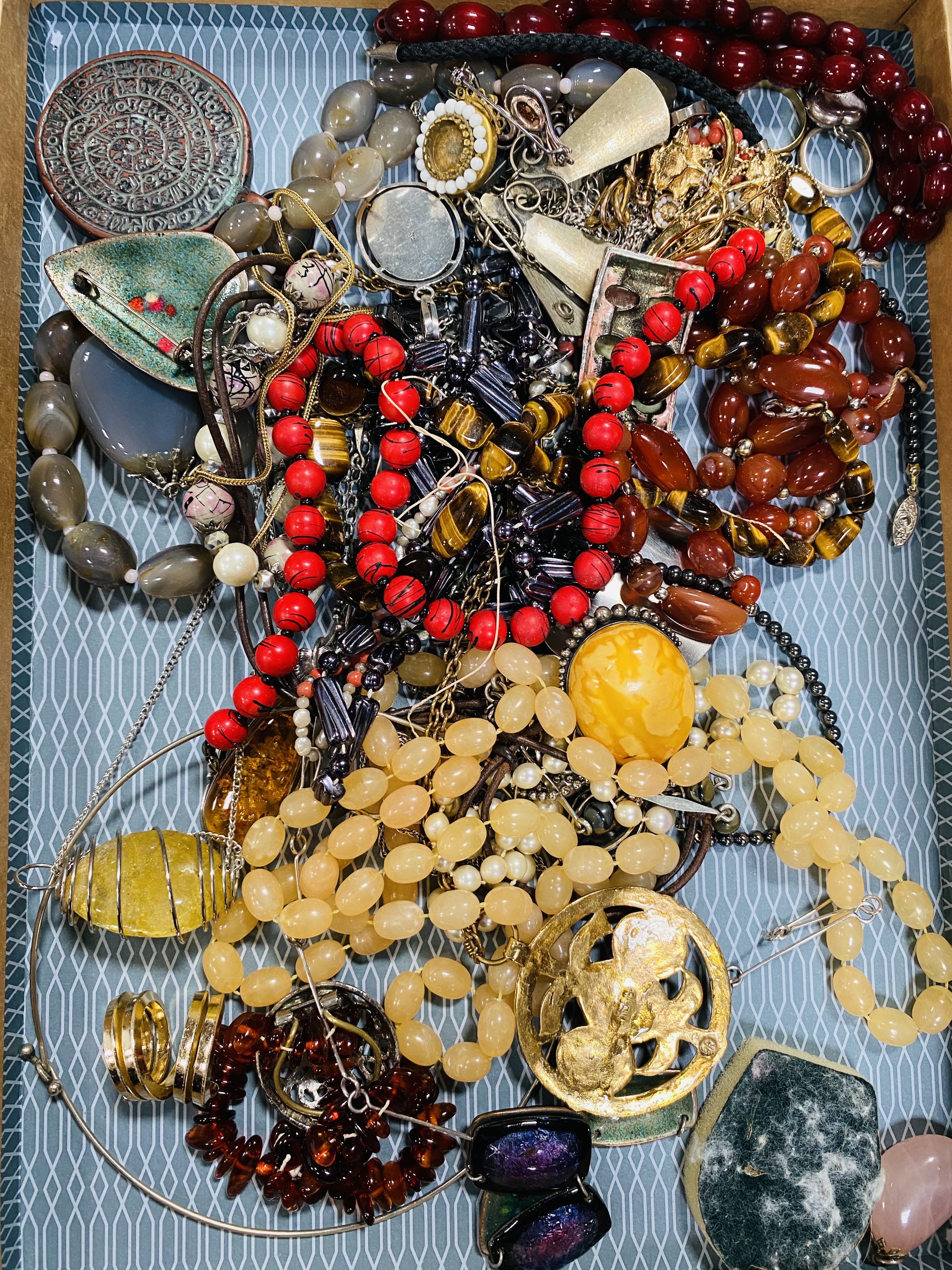 Quantity of costume jewellery - Image 4 of 5