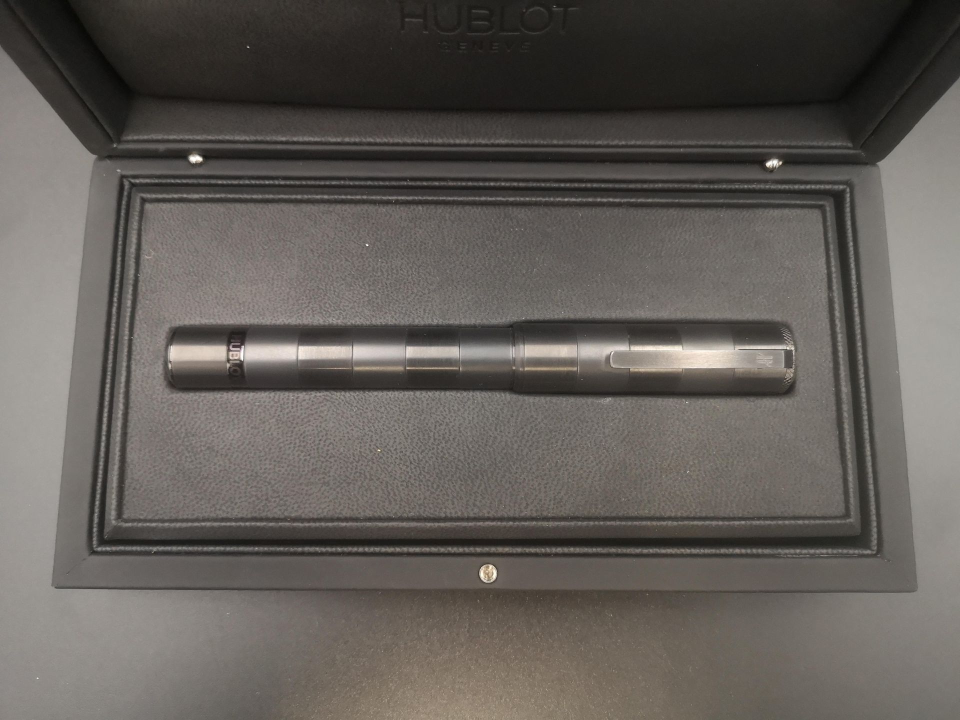 Hublot Art of Fusion ceramic and titanium rollerball pen - Bild 2 aus 5