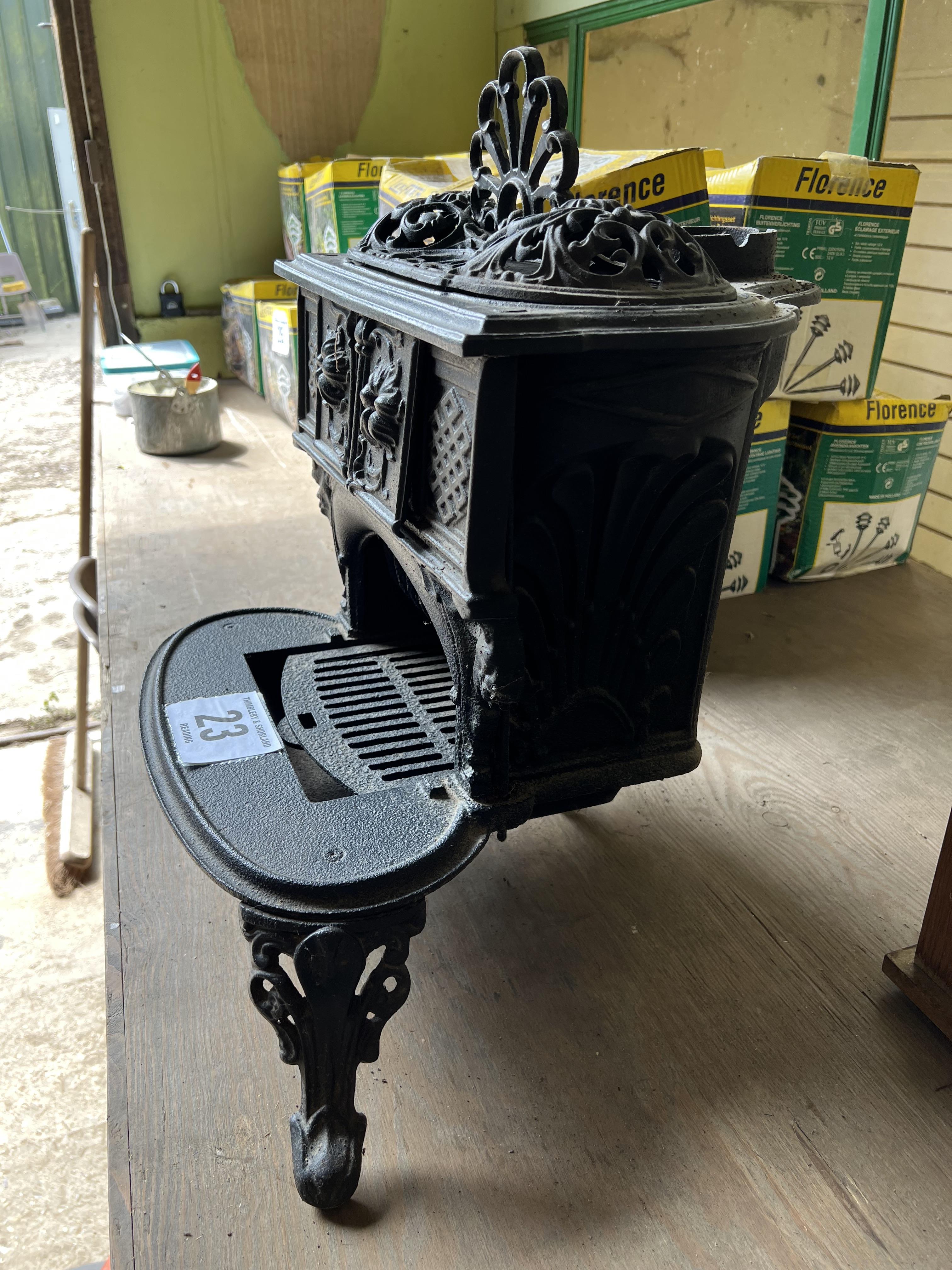 Cast iron Queenie-type stove. This lot carries VAT. - Image 2 of 3