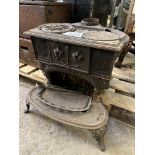 Chattan Queen cast iron stove. This lot carries VAT.