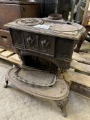 Chattan Queen cast iron stove. This lot carries VAT.