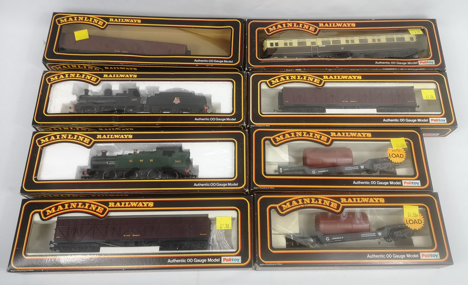 Two boxed Mainline Railways 00 gauge locomotives and six carriages