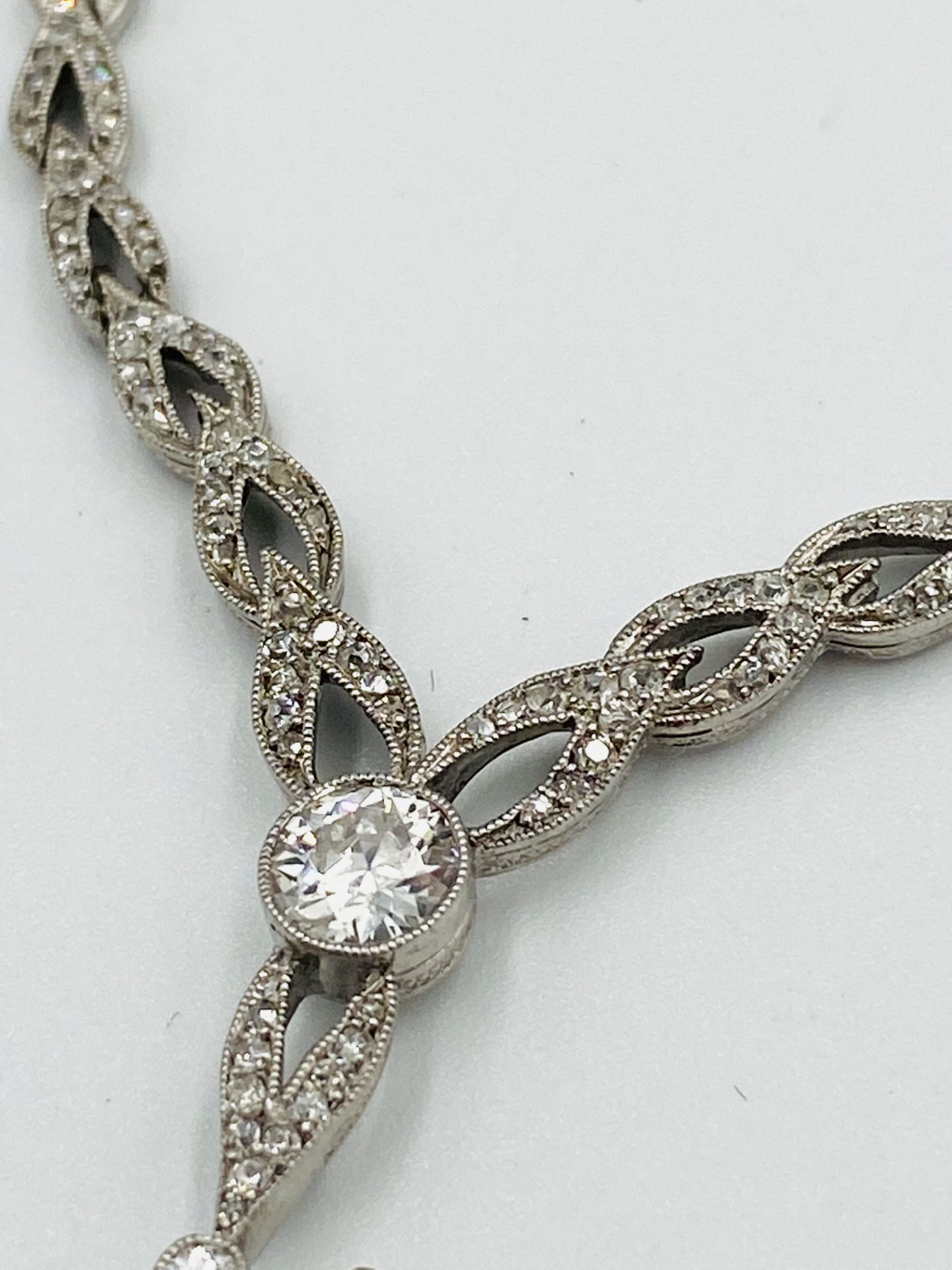 Edwardian white gold and diamond necklace - Image 8 of 10