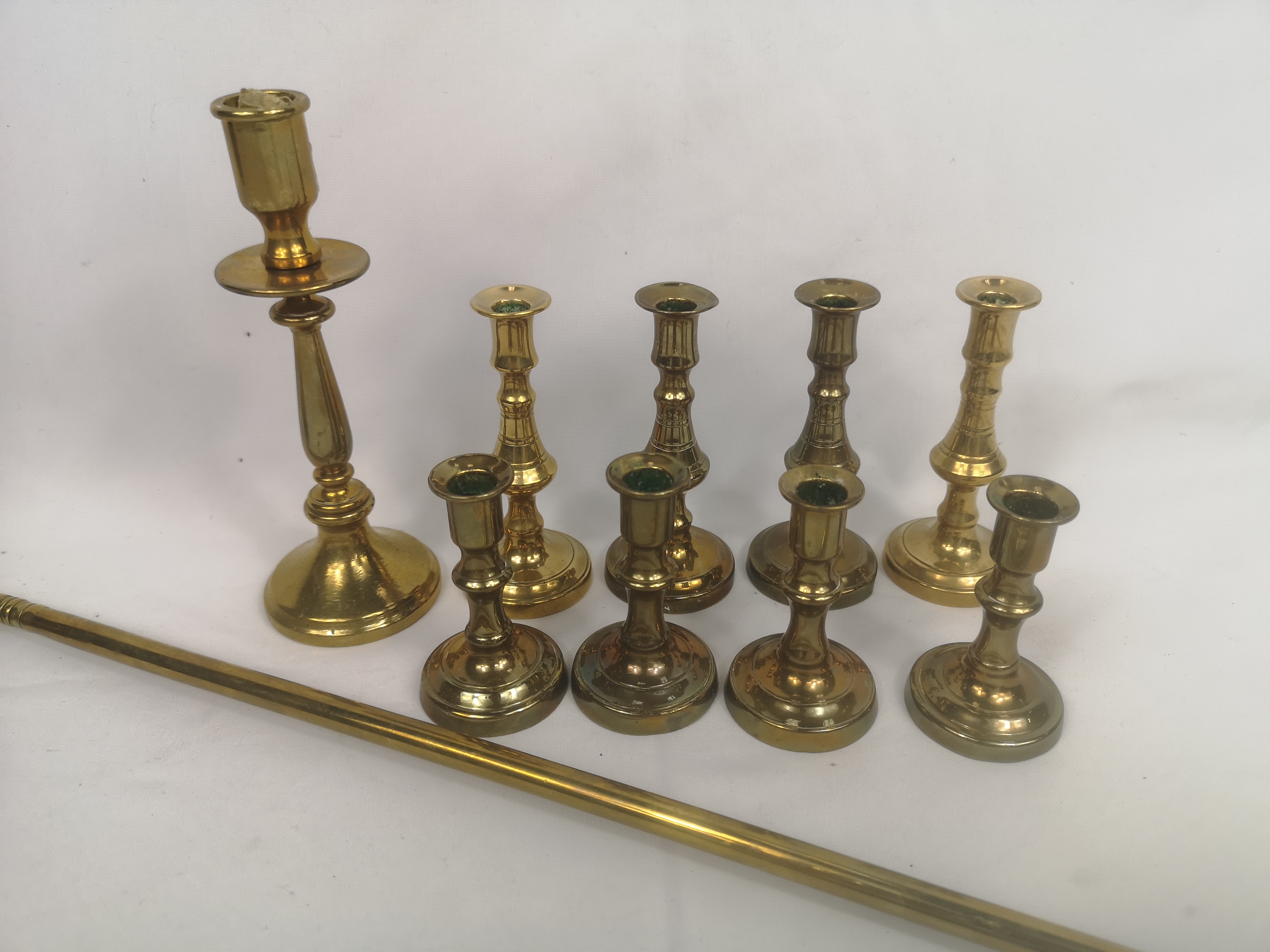 Four pairs of brass candlesticks - Image 2 of 5