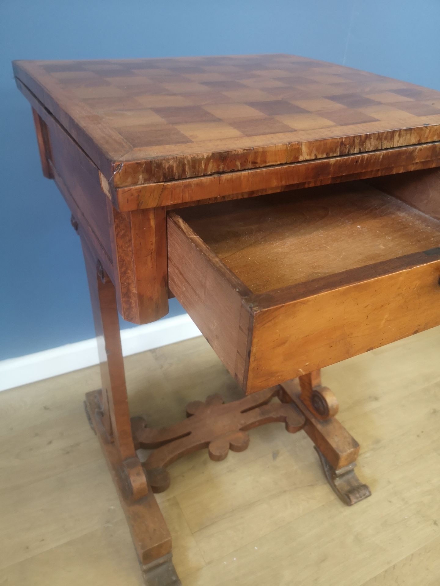 Mahogany lift top games table - Image 5 of 6