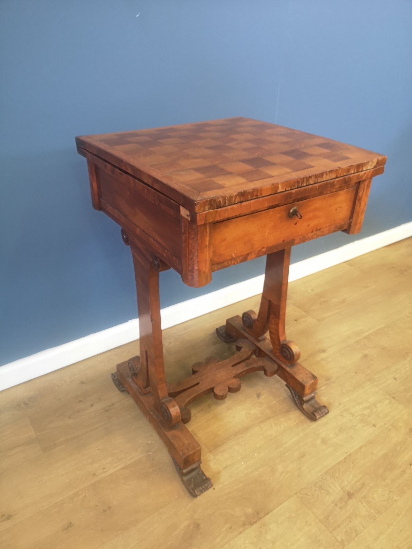 Mahogany lift top games table - Image 4 of 6