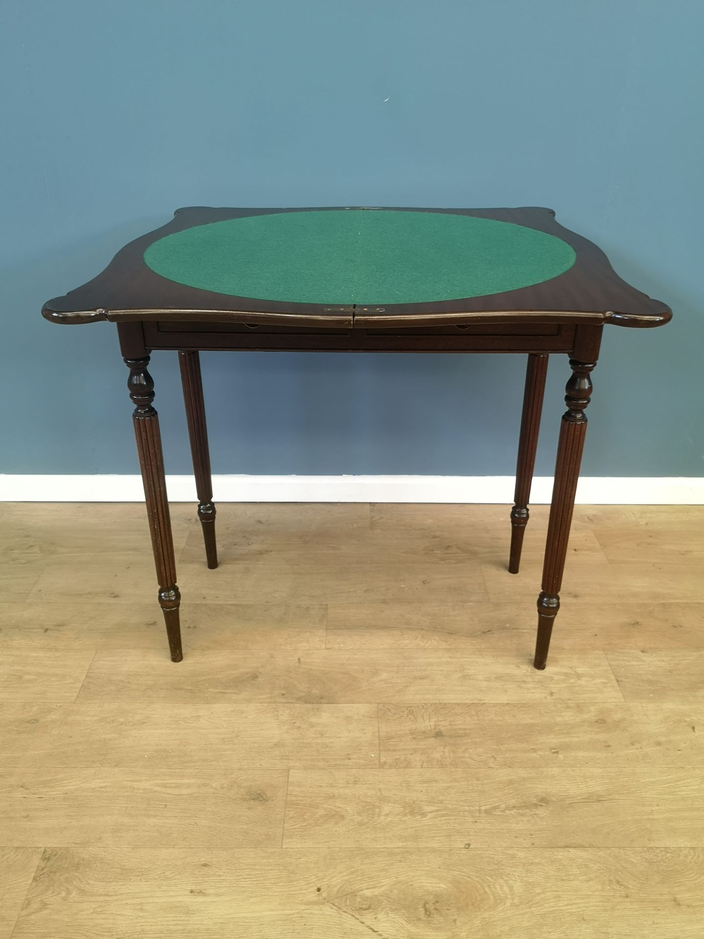 Mahogany swivel top tea table - Image 5 of 6