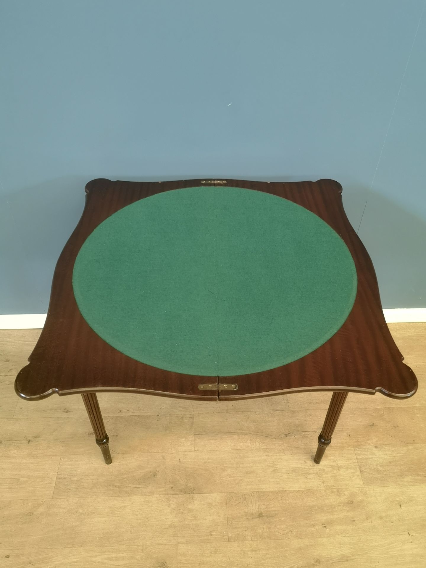 Mahogany swivel top tea table - Image 6 of 6