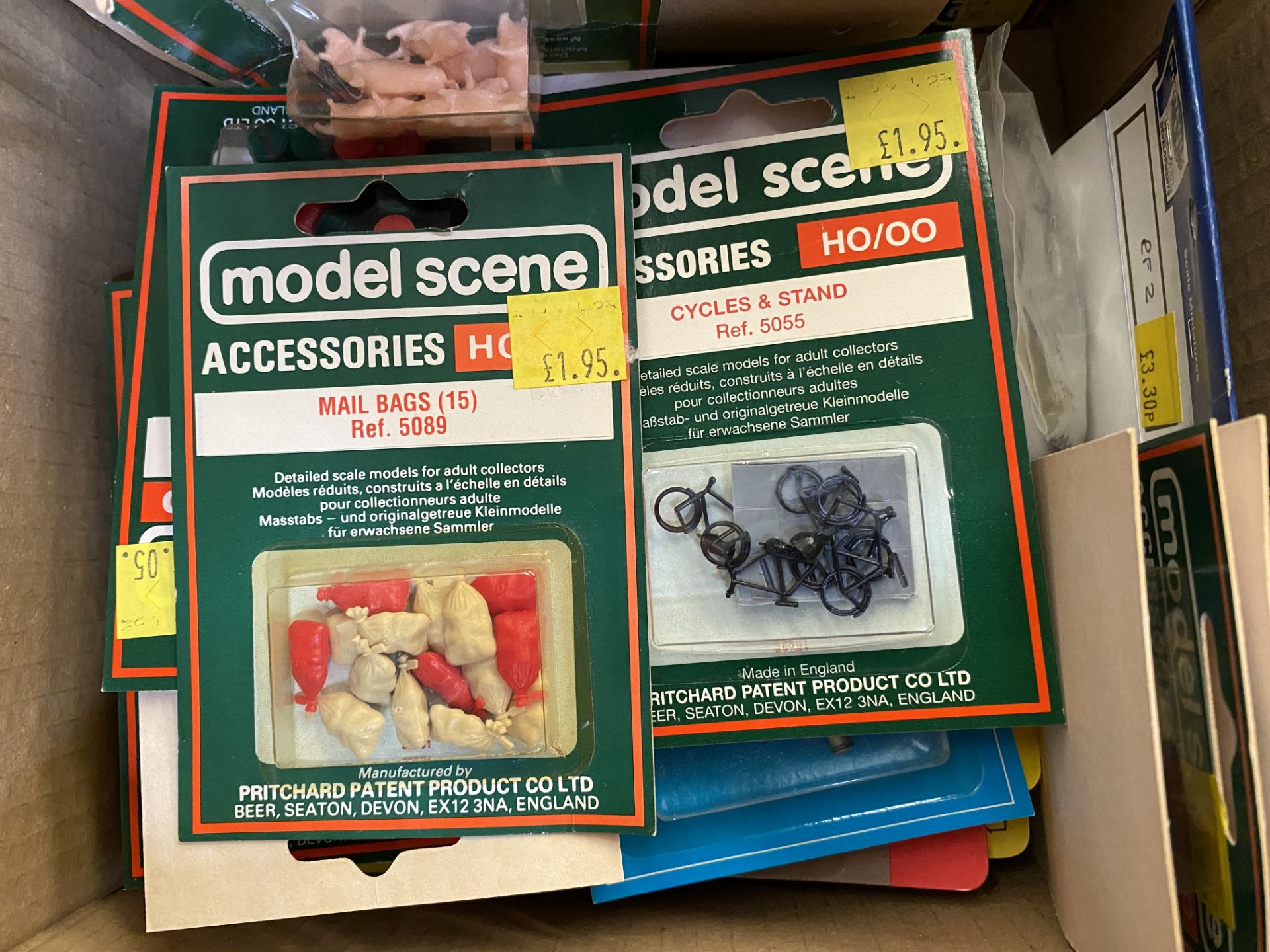 Quantity of model making accessories