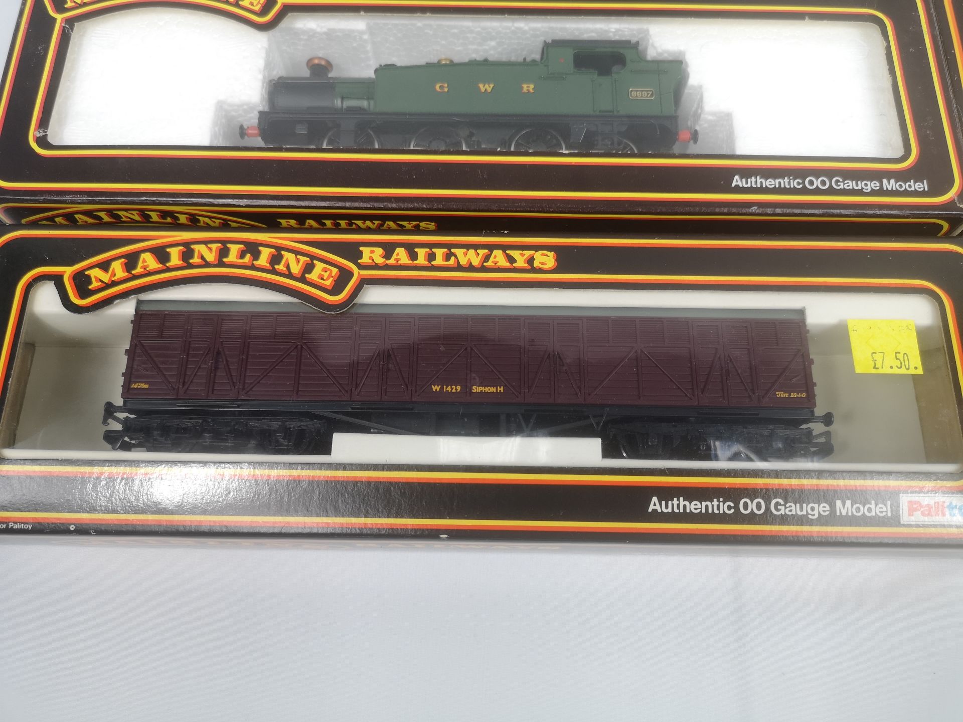 Two boxed Mainline Railways 00 gauge locomotives and six carriages - Image 4 of 6