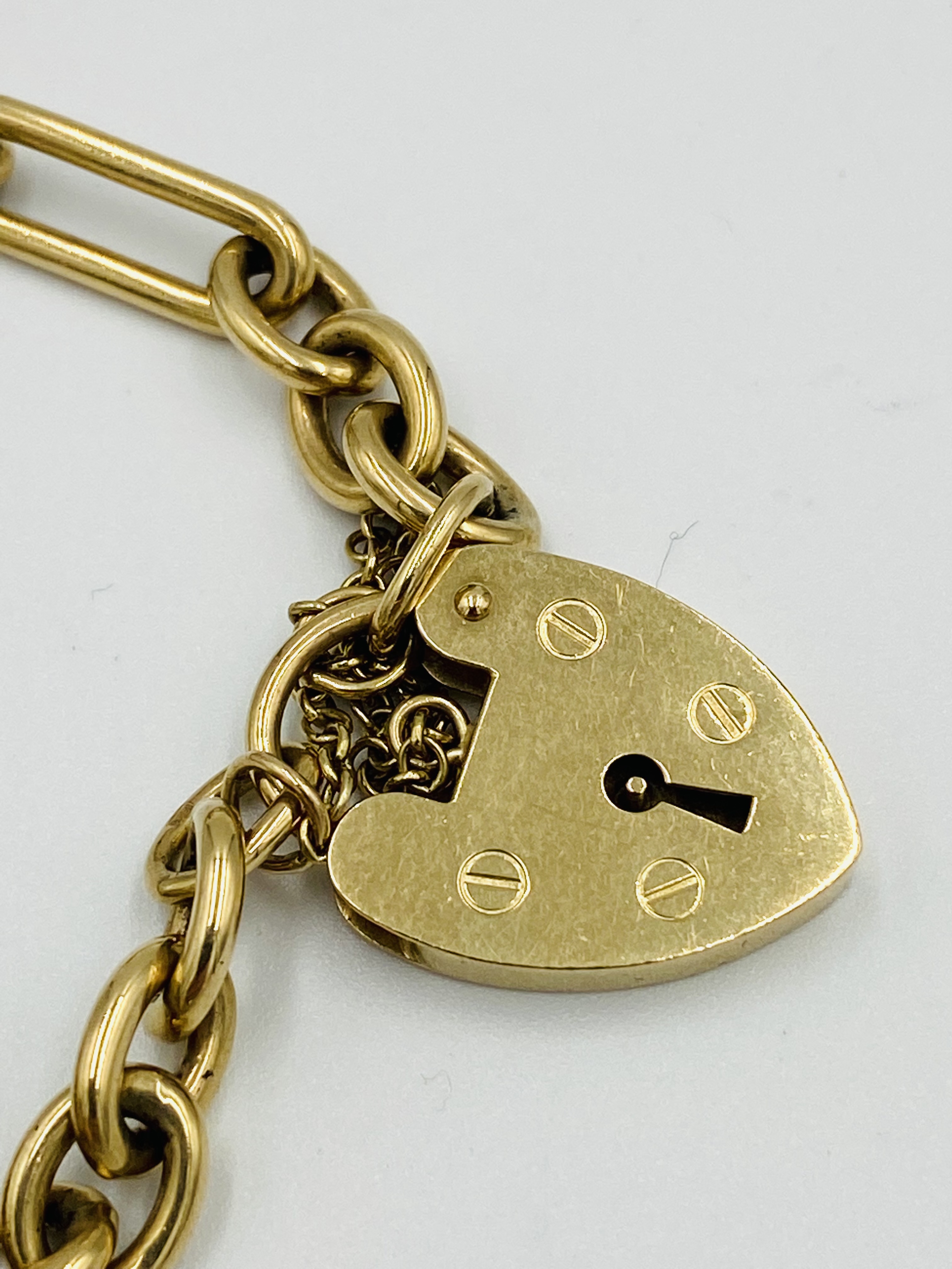 9ct gold long link charm bracelet - Image 3 of 6