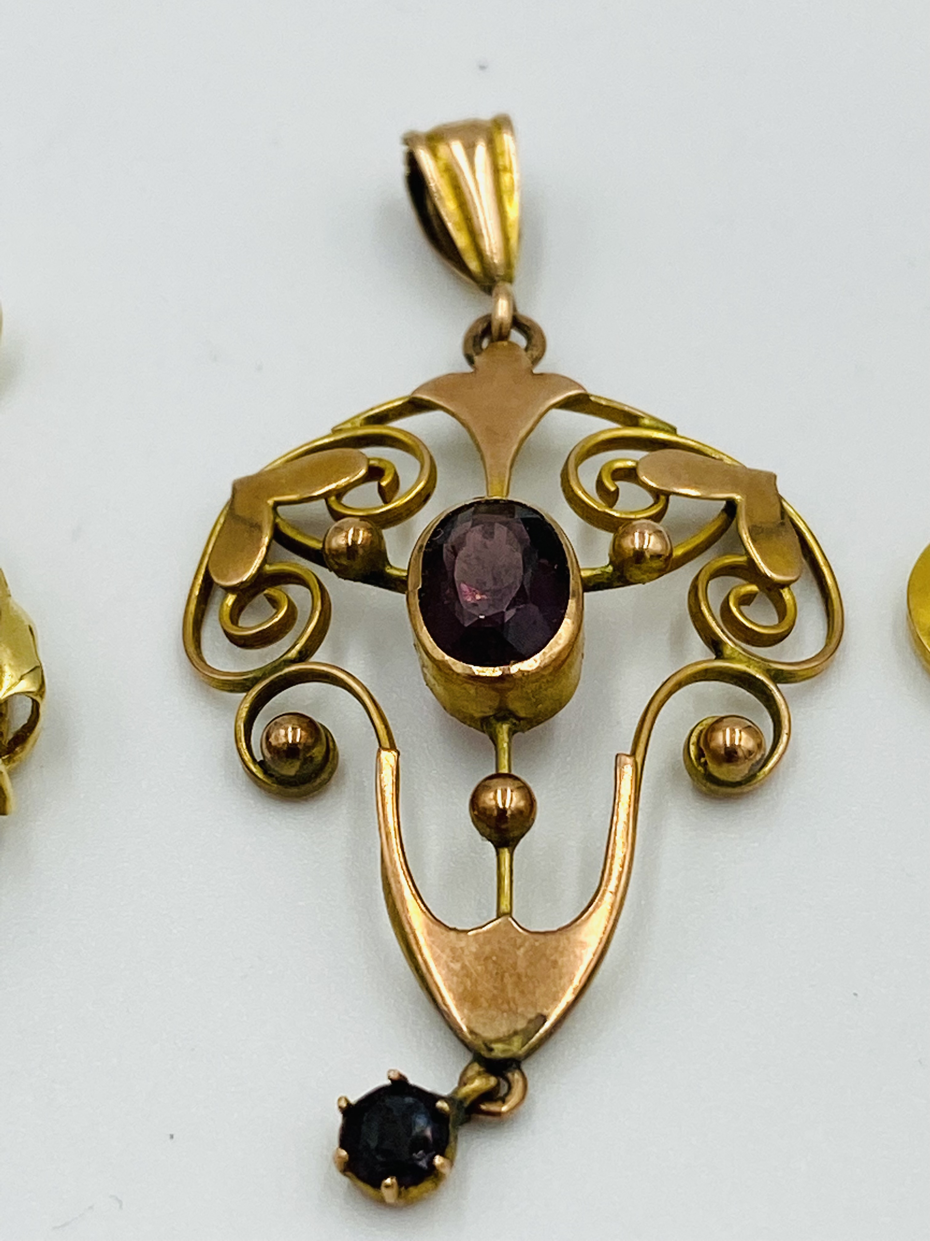 18ct gold and diamond pendant together with two 9ct gold pendants - Image 5 of 6