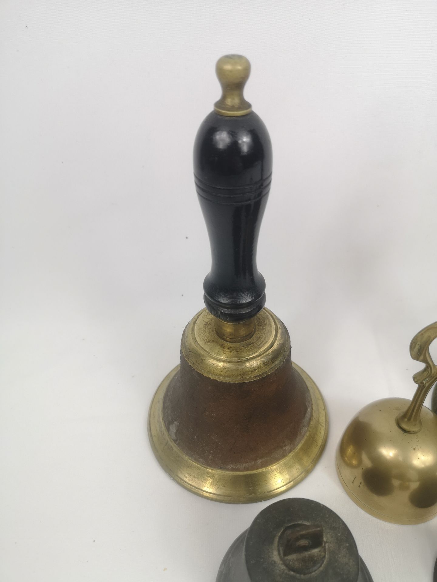 Four brass hand bells - Image 2 of 6