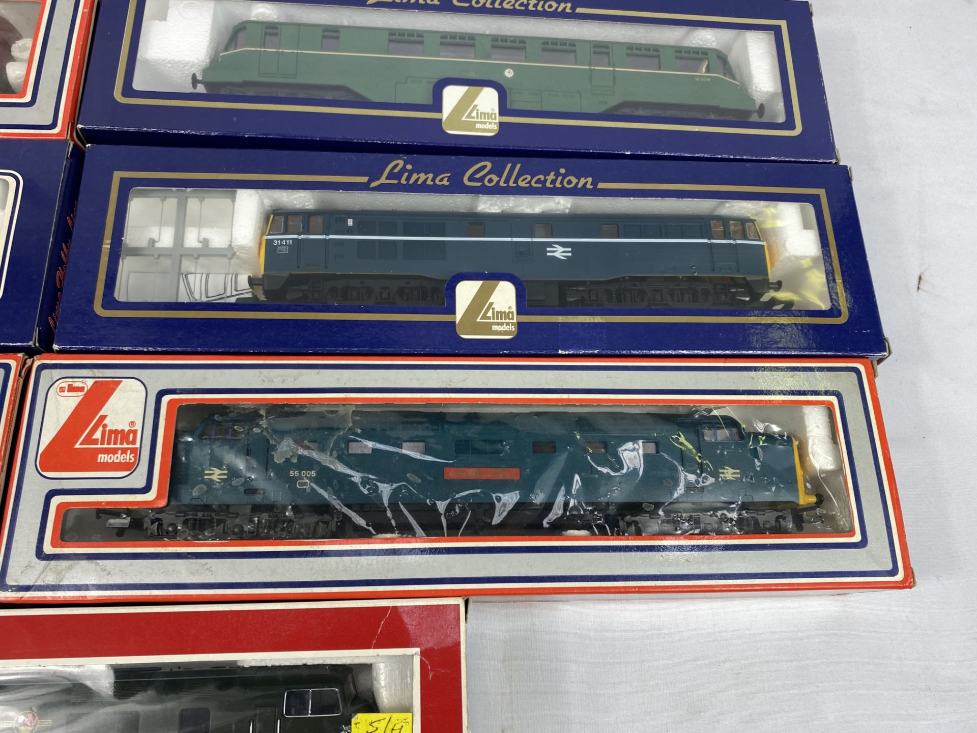 Six Lima model locomotives and carriages - Image 6 of 7