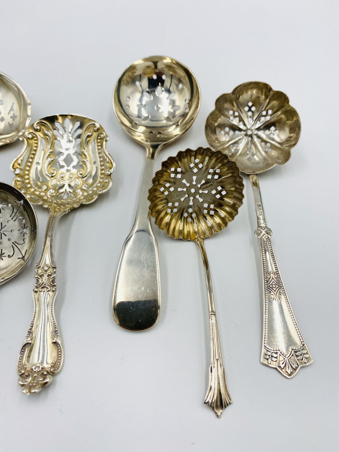 A collection of silver sugar sifters and a silver plated sugar sifter - Image 2 of 4