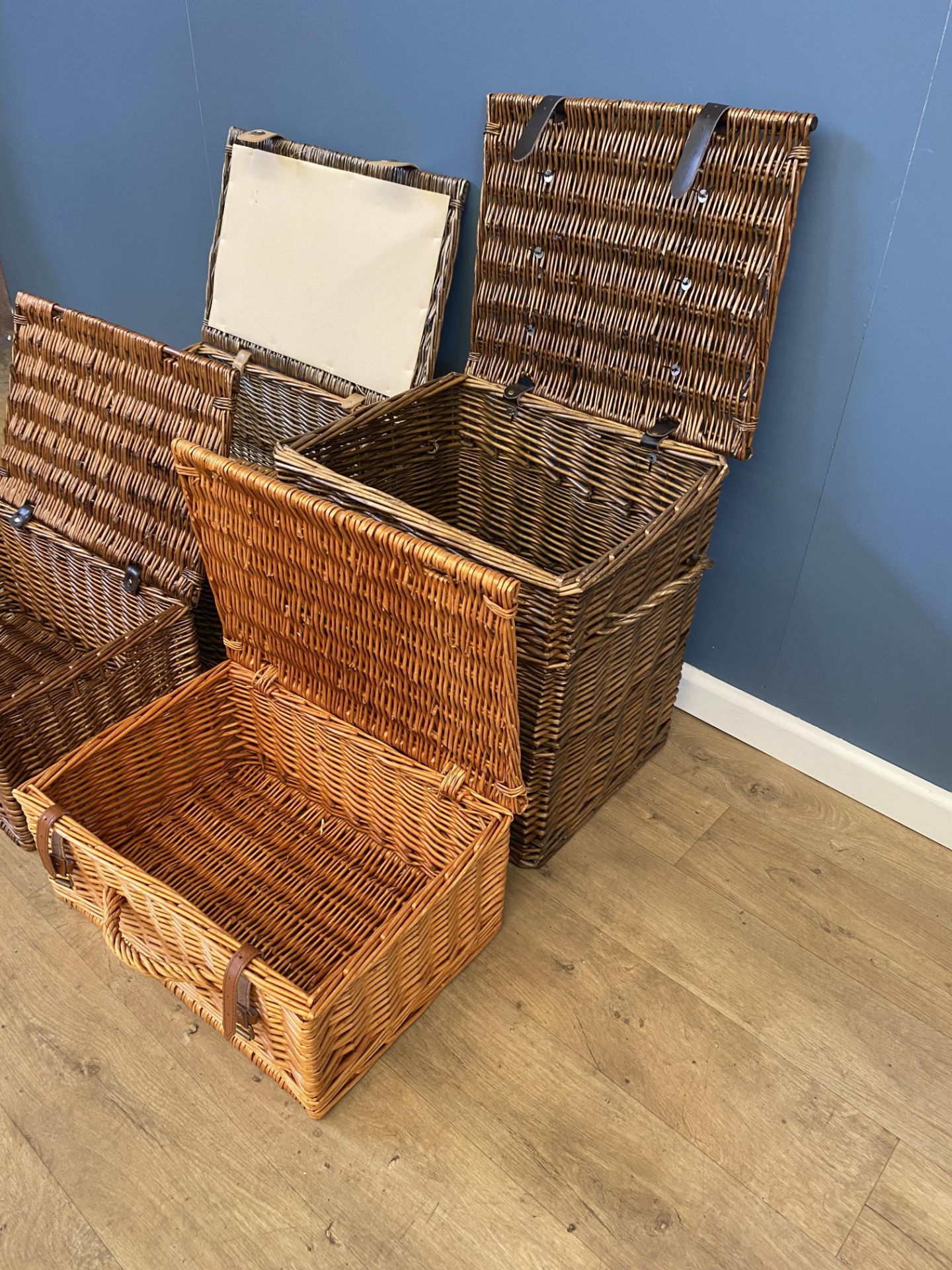 Quantity of wicker baskets - Image 5 of 5