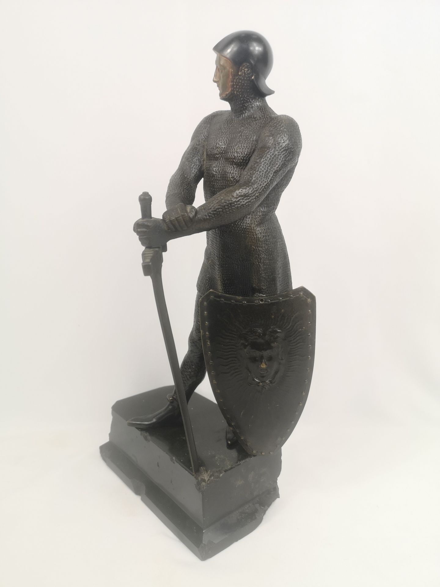 Bronze figure of a knight on a marble base - Image 4 of 4