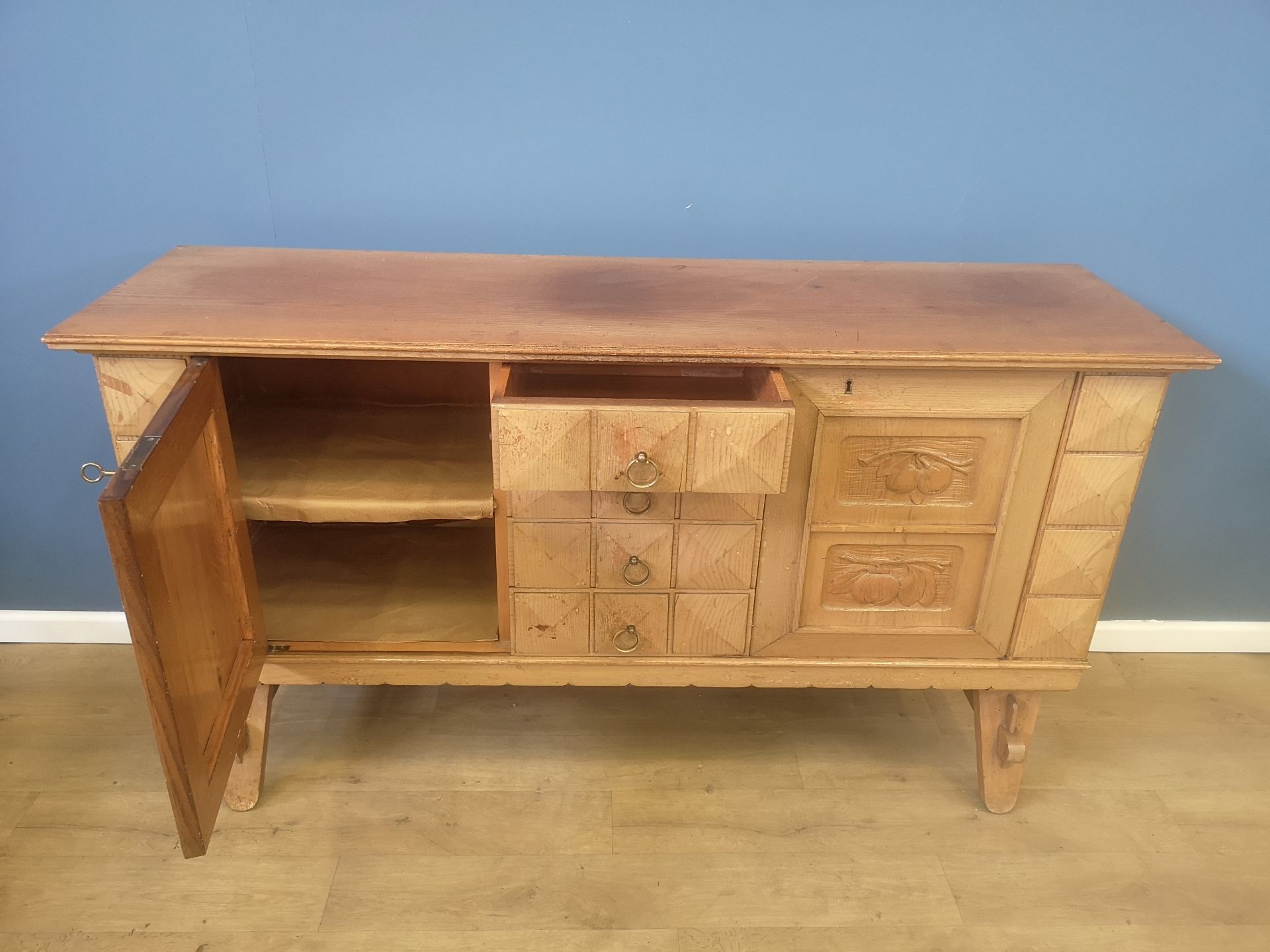 Oak sideboard - Image 4 of 4