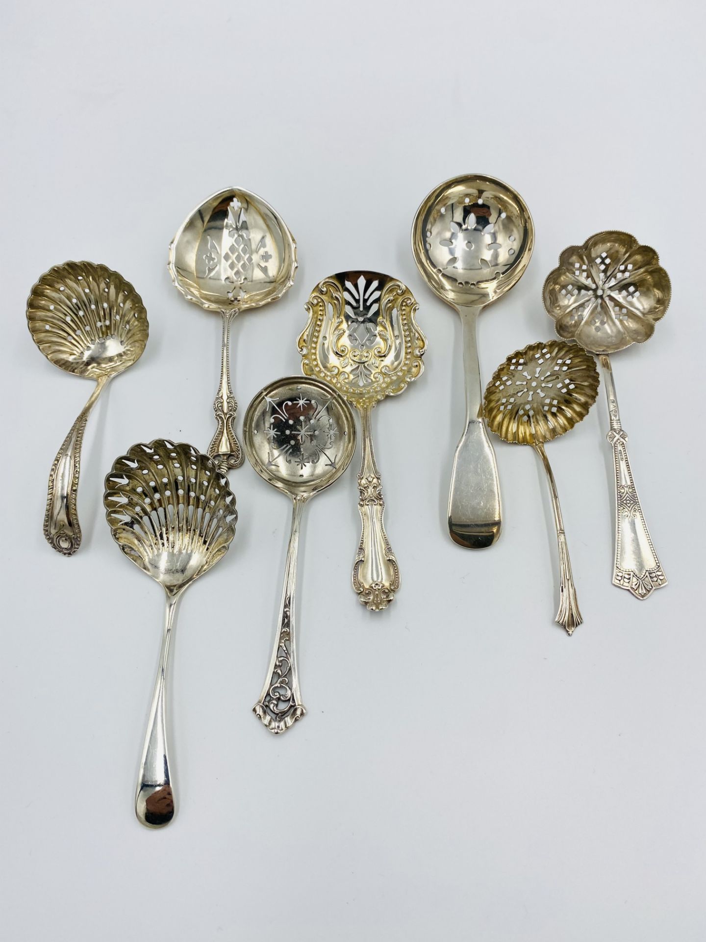 A collection of silver sugar sifters and a silver plated sugar sifter - Image 4 of 4
