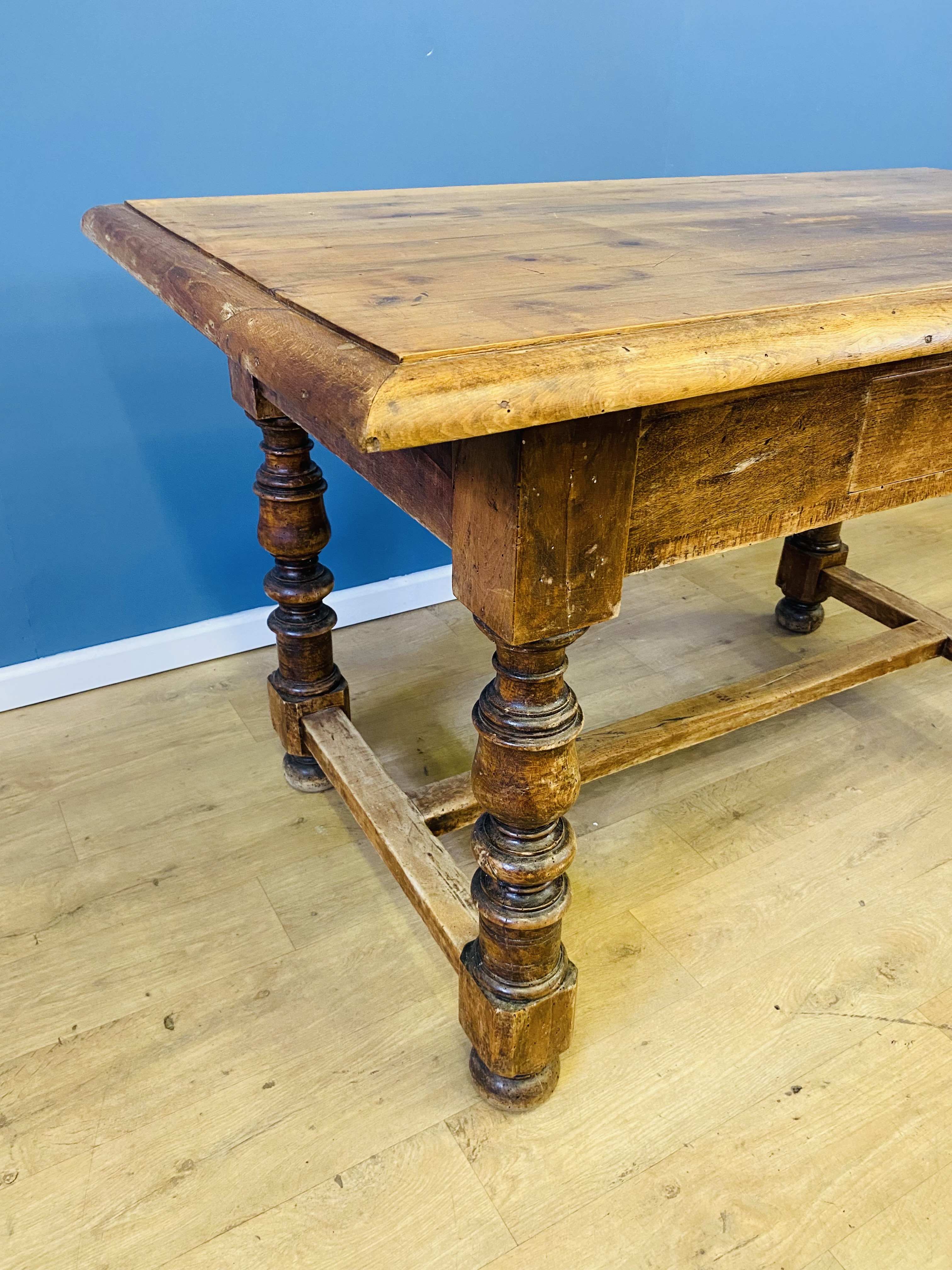 Pine farmhouse table - Image 3 of 5