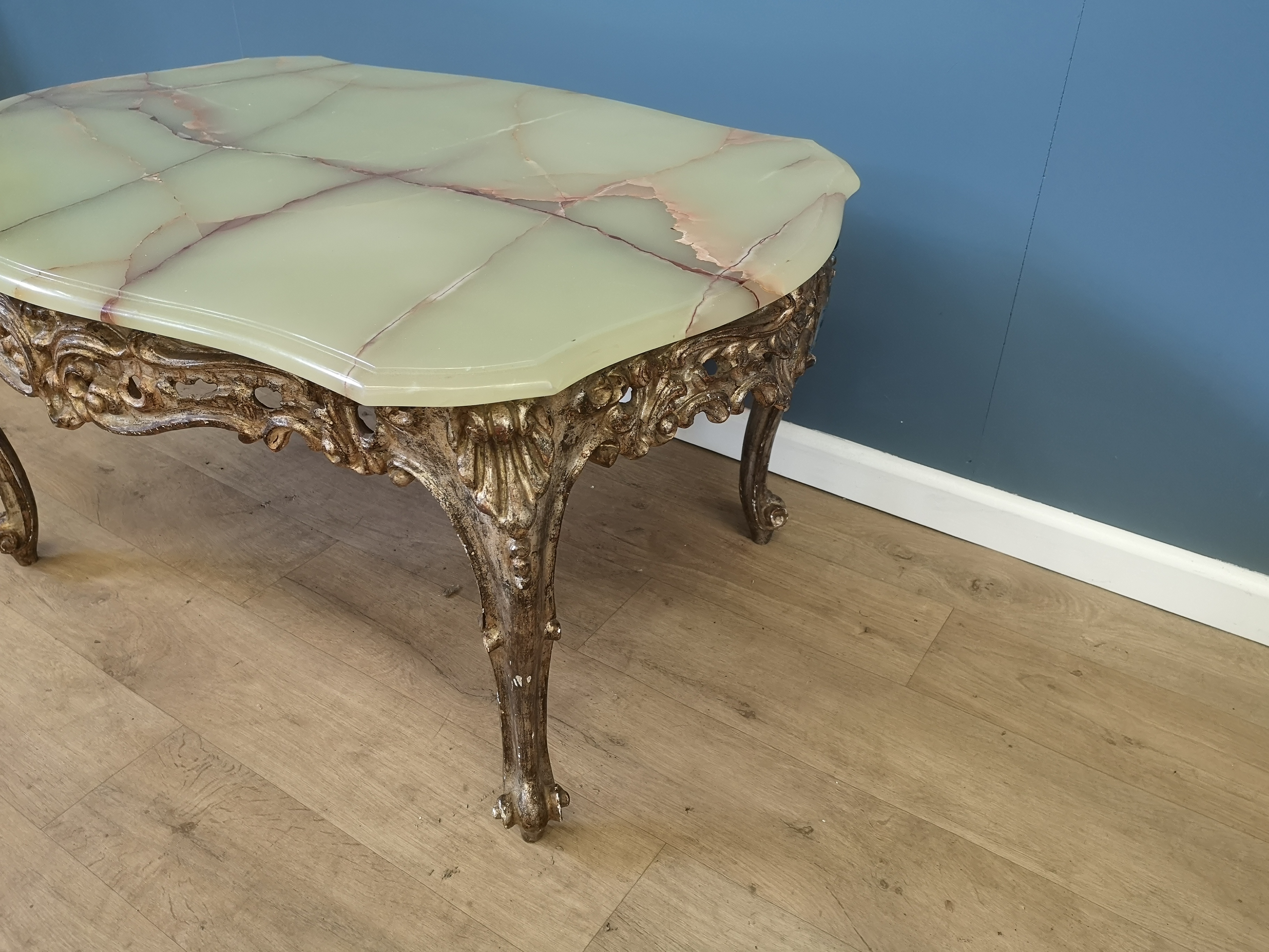 Giltwood and onyx coffee table - Image 3 of 4