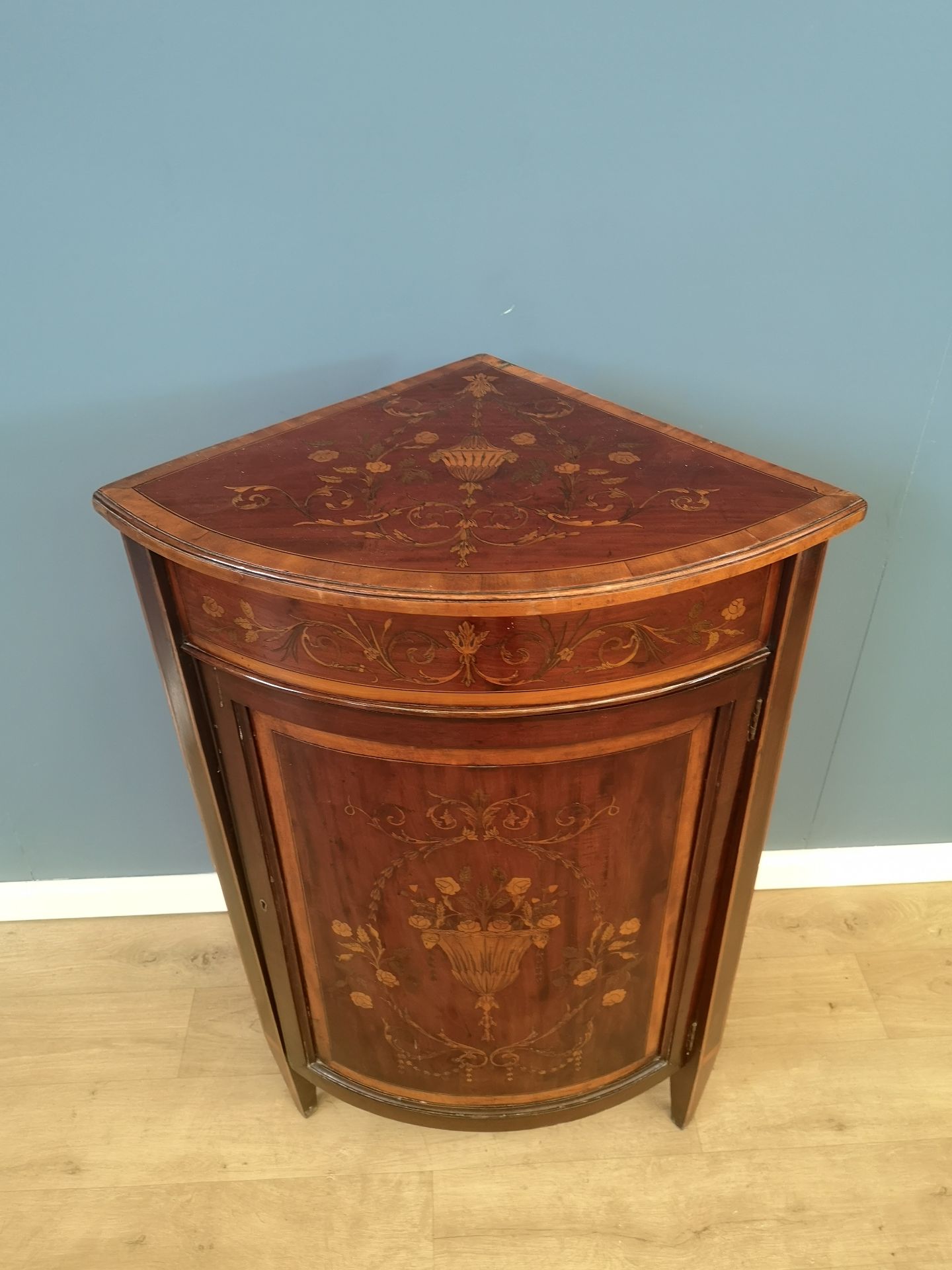Mahogany bow fronted corner cabinet - Image 2 of 5
