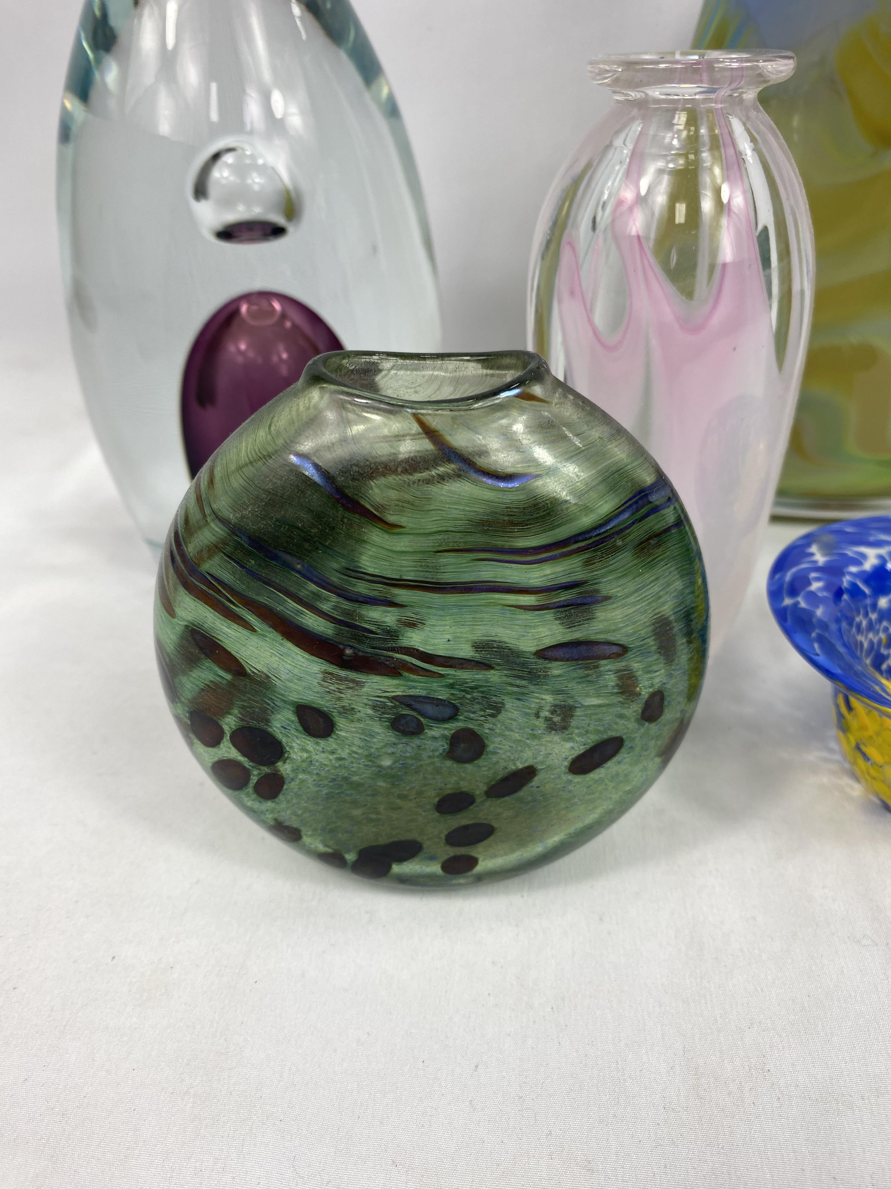 Collection of six items of art glass - Image 5 of 7