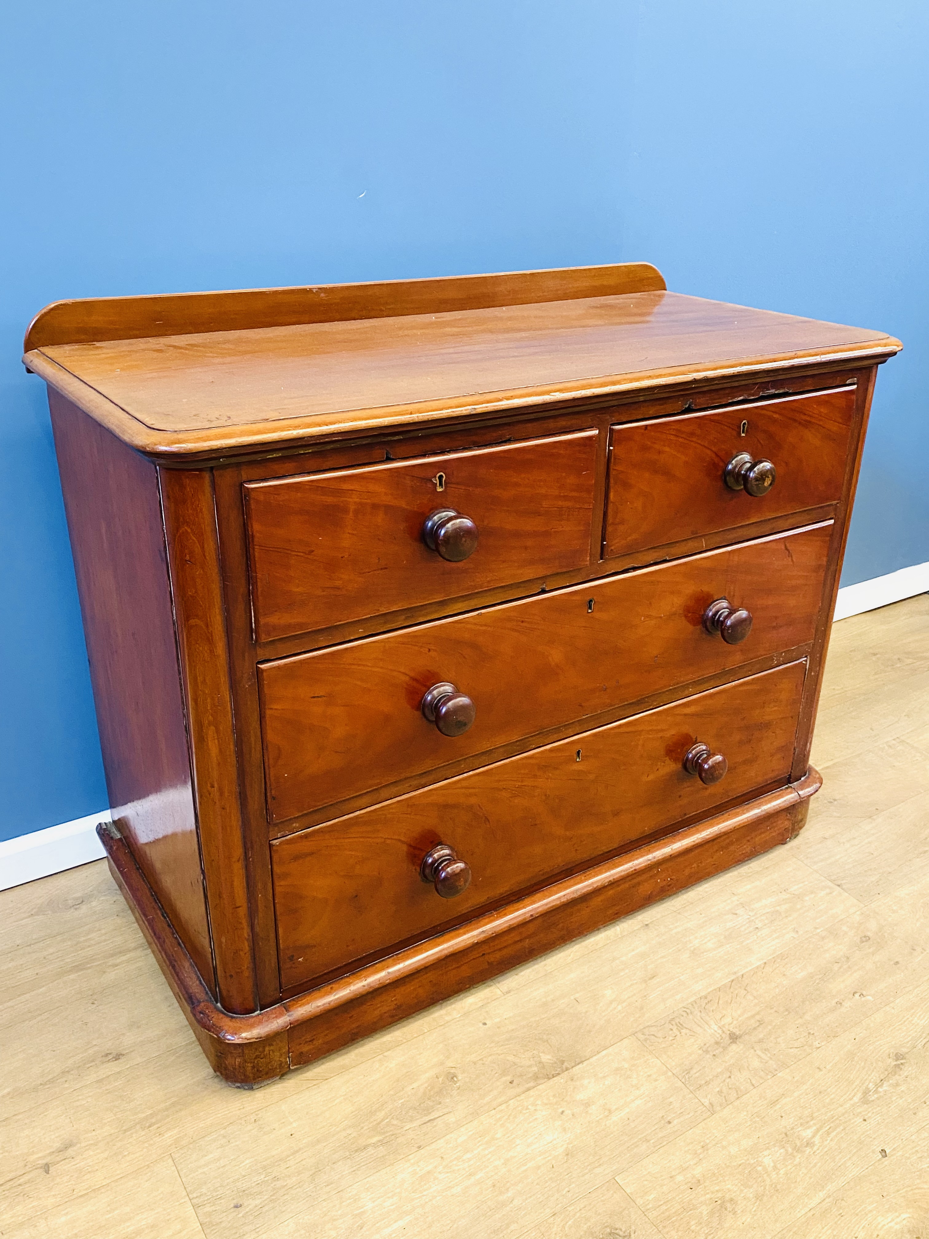 Mahogany Victorian chest of drawers - Image 4 of 5