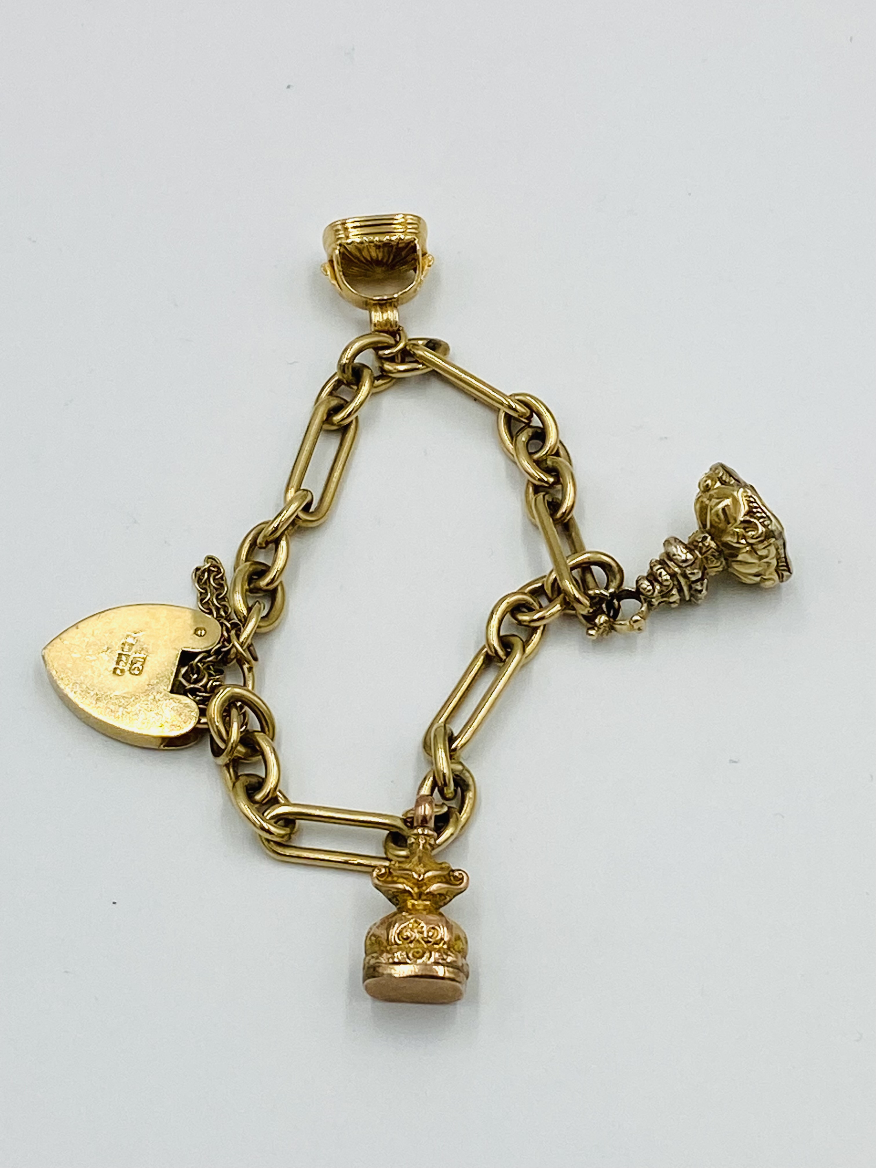 9ct gold long link charm bracelet - Image 6 of 6