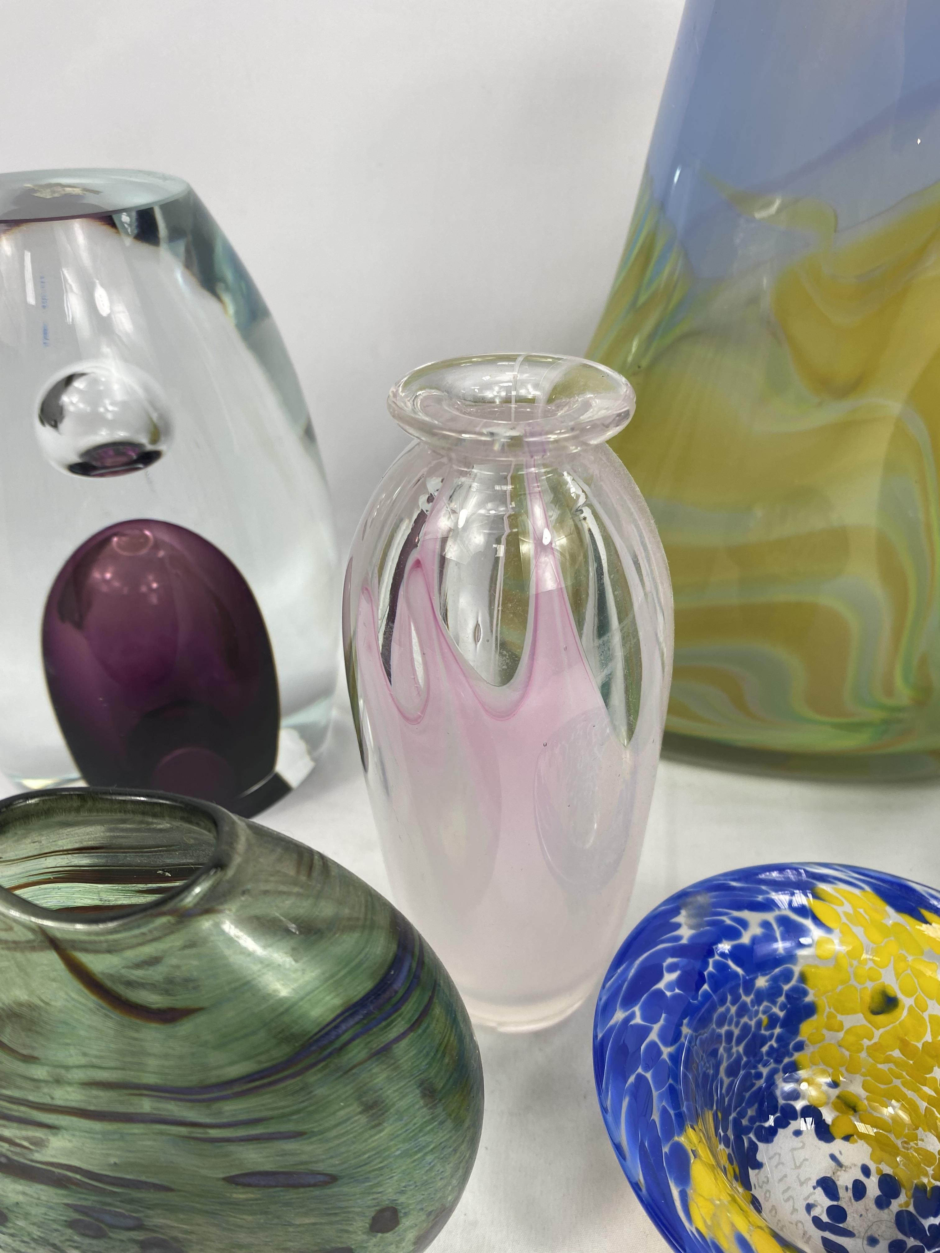 Collection of six items of art glass - Image 4 of 7