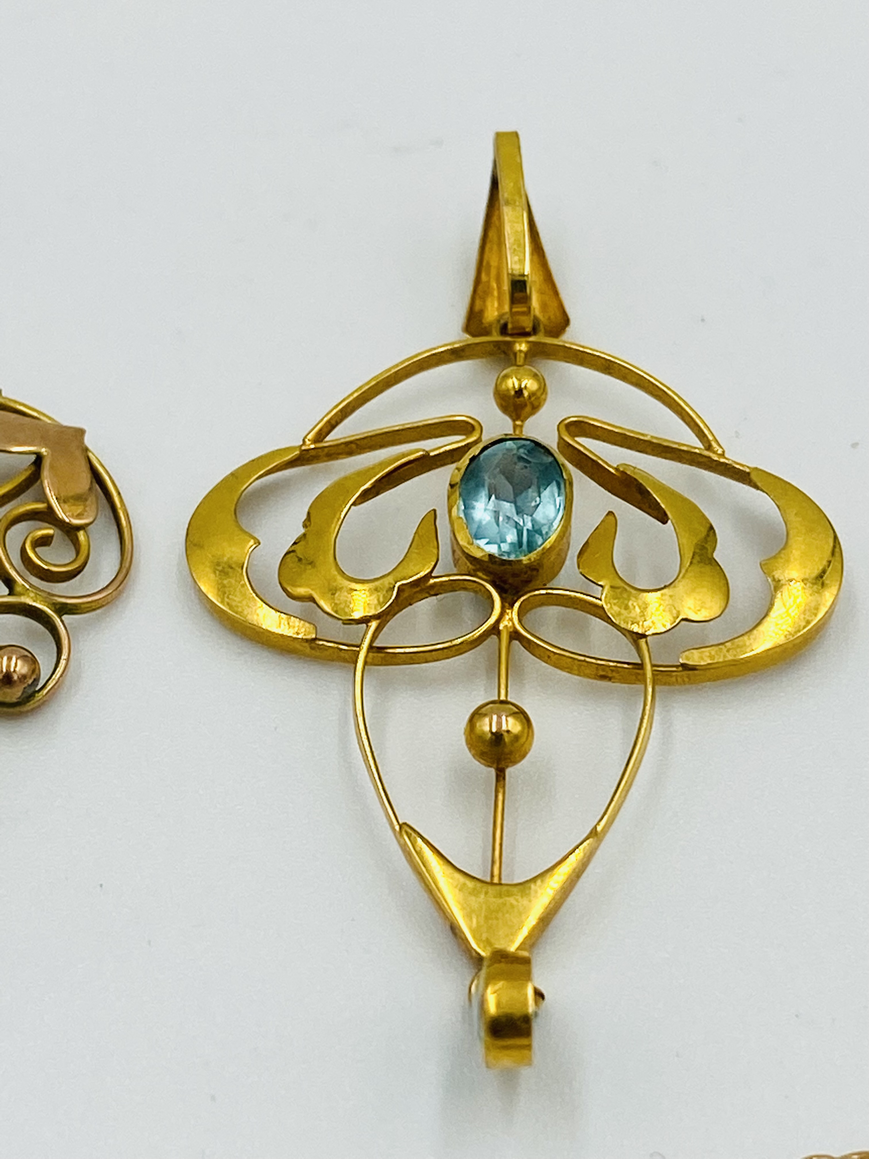 18ct gold and diamond pendant together with two 9ct gold pendants - Image 6 of 6