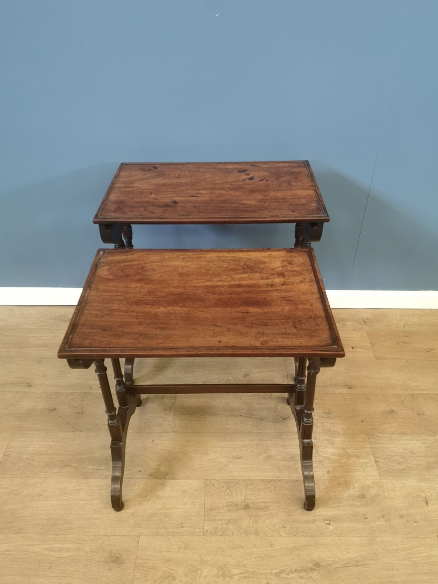 Nest of two mahogany side tables - Image 2 of 6