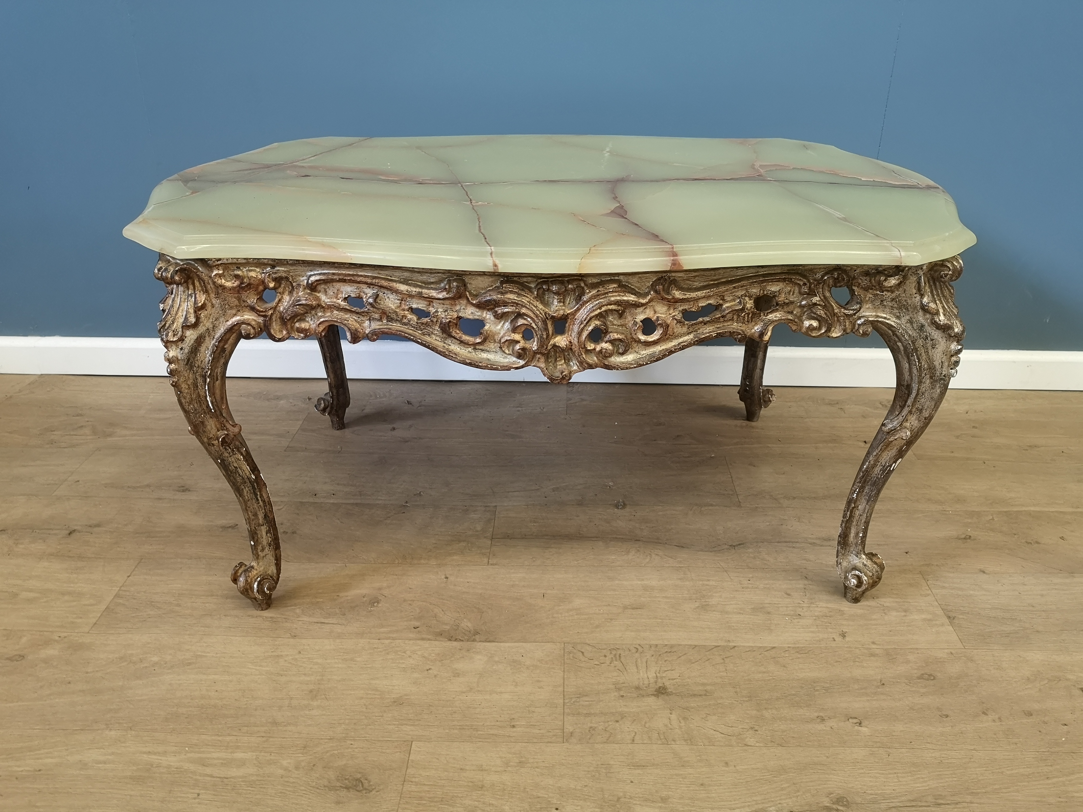 Giltwood and onyx coffee table - Image 2 of 4