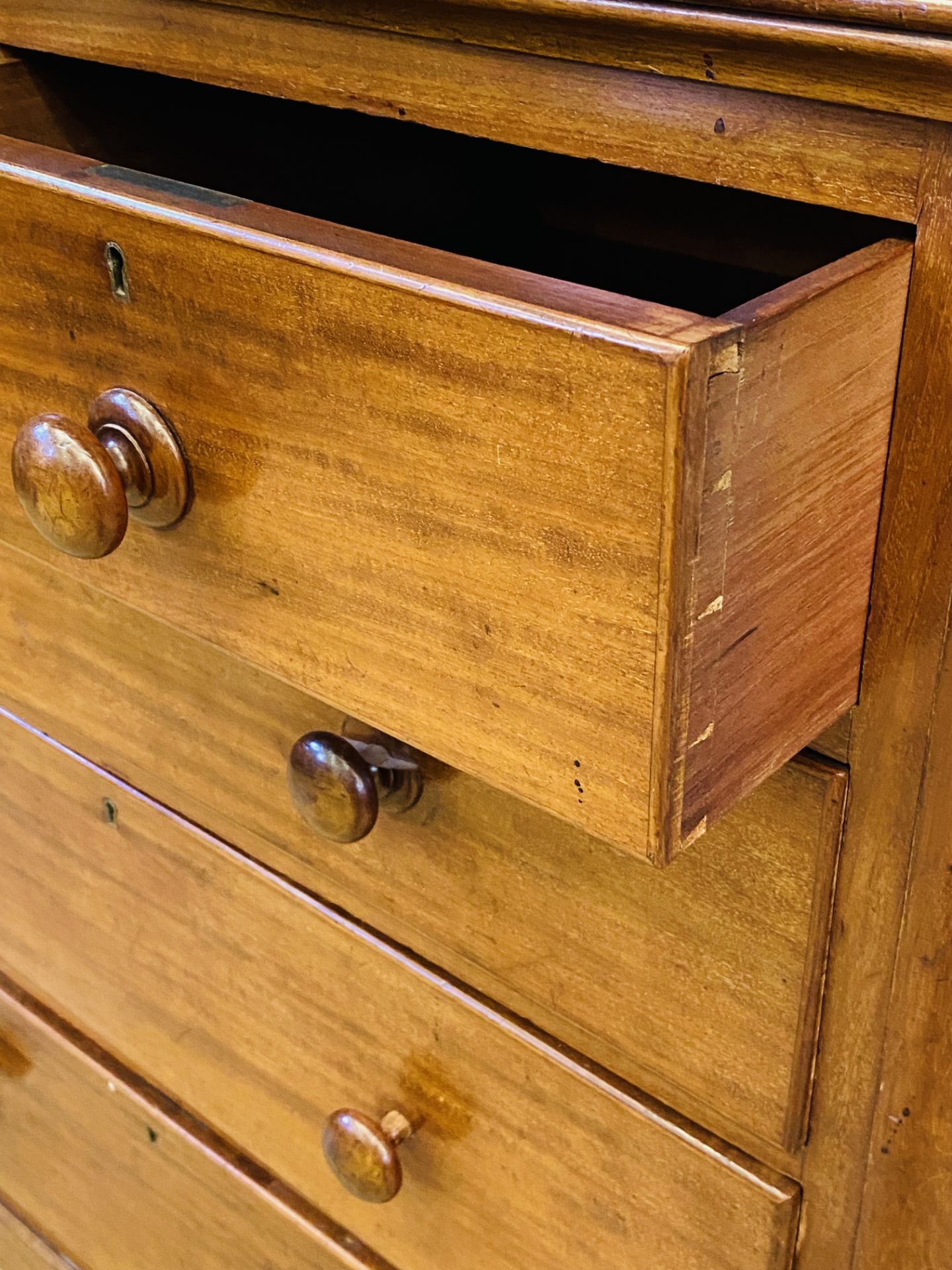 Victorian mahogany chest of drawers - Image 4 of 5